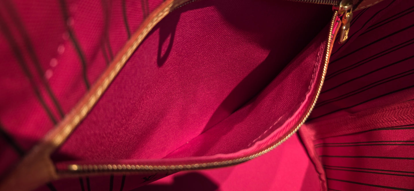 Authentic Louis Vuitton Neverfull MM (Pivoine Interior)