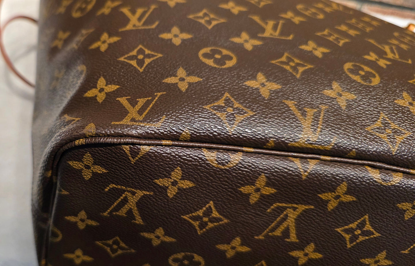 Authentic Louis Vuitton Neverfull MM (Pivoine Interior)