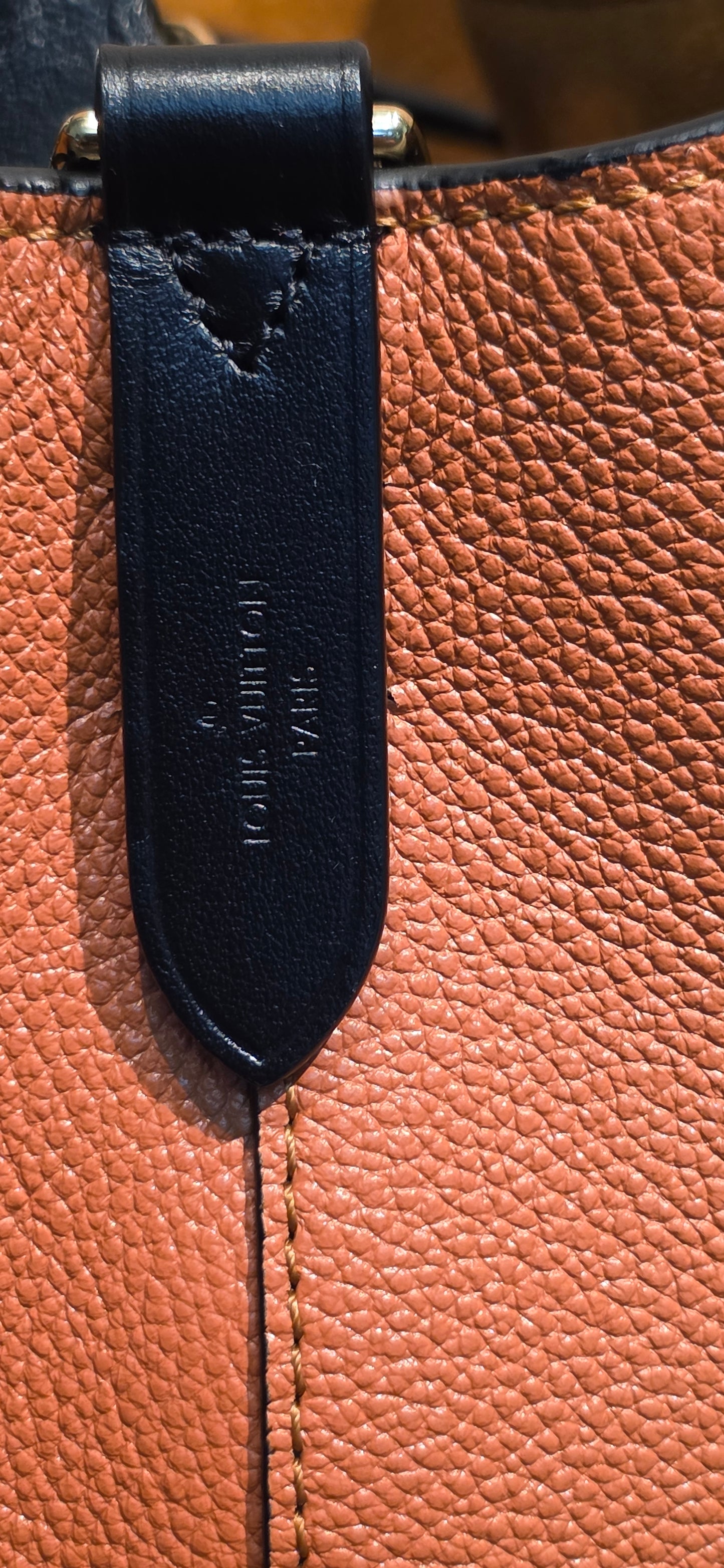Authentic Louis Vuitton Crafty NeoNoe MM Giant Monogram in Caramel