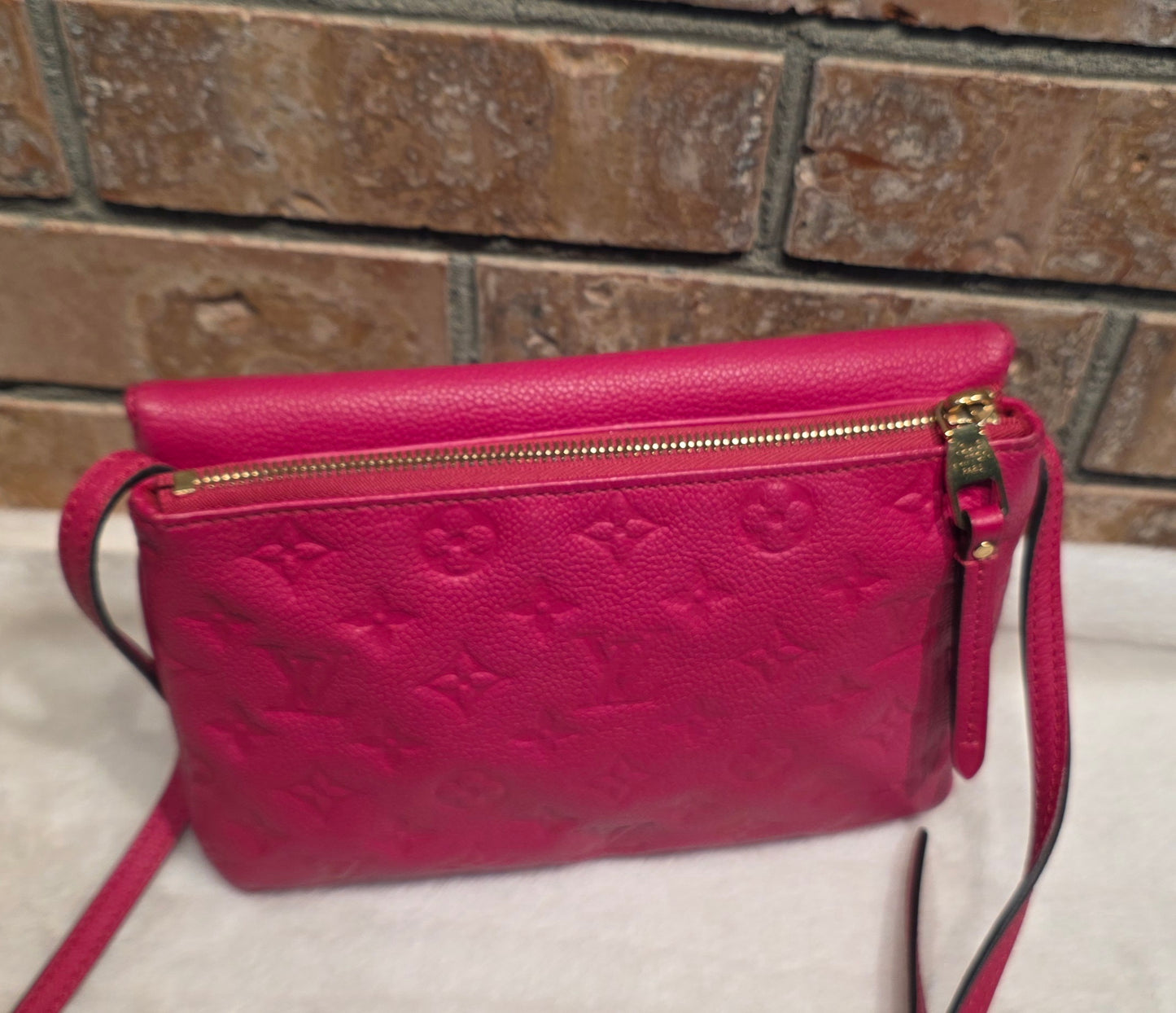 Authentic Louis Vuitton Twice/Twinset Pochette in Dahlia Pink