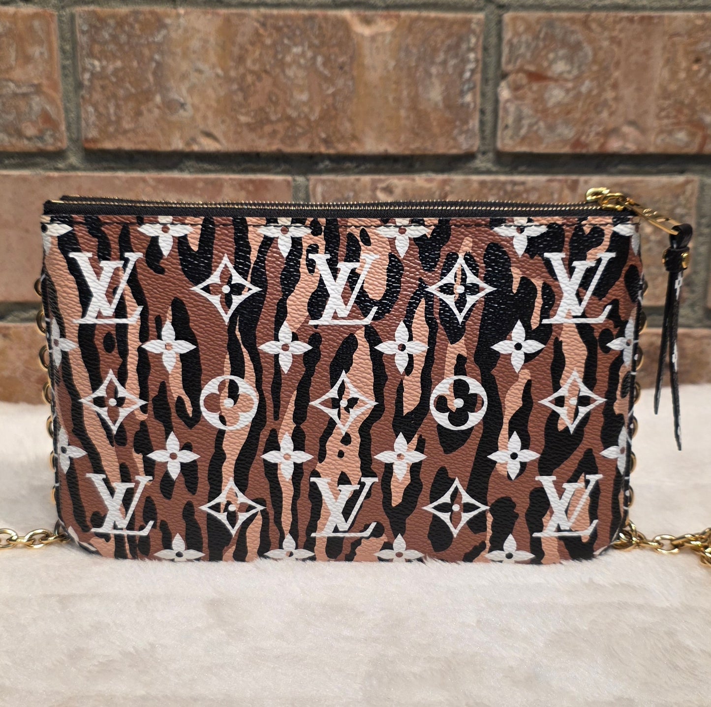Authentic Louis Vuitton Double Zip Pochette Giant Monogram Jungle Edition