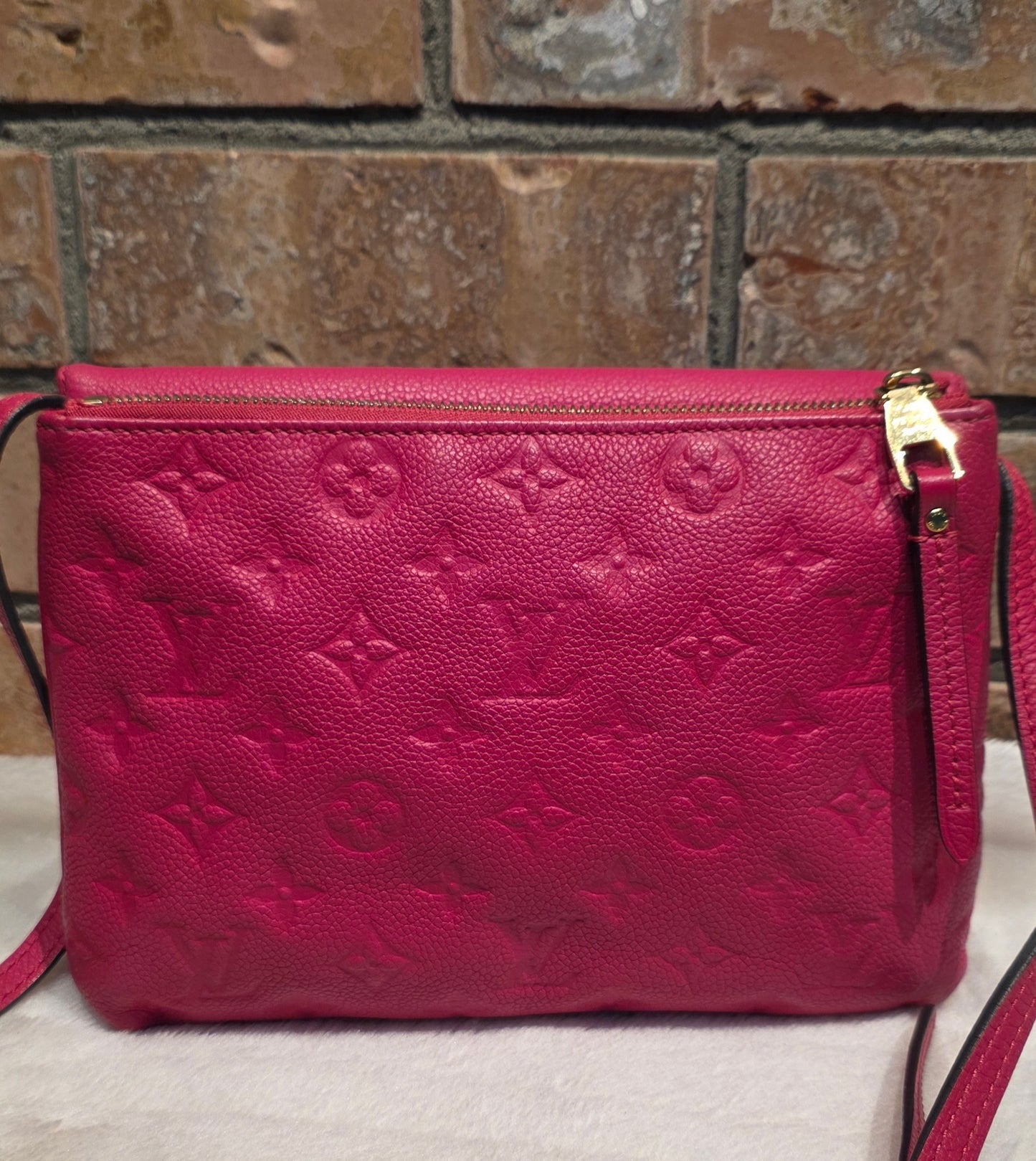 Authentic Louis Vuitton Twice/Twinset Pochette in Dahlia Pink