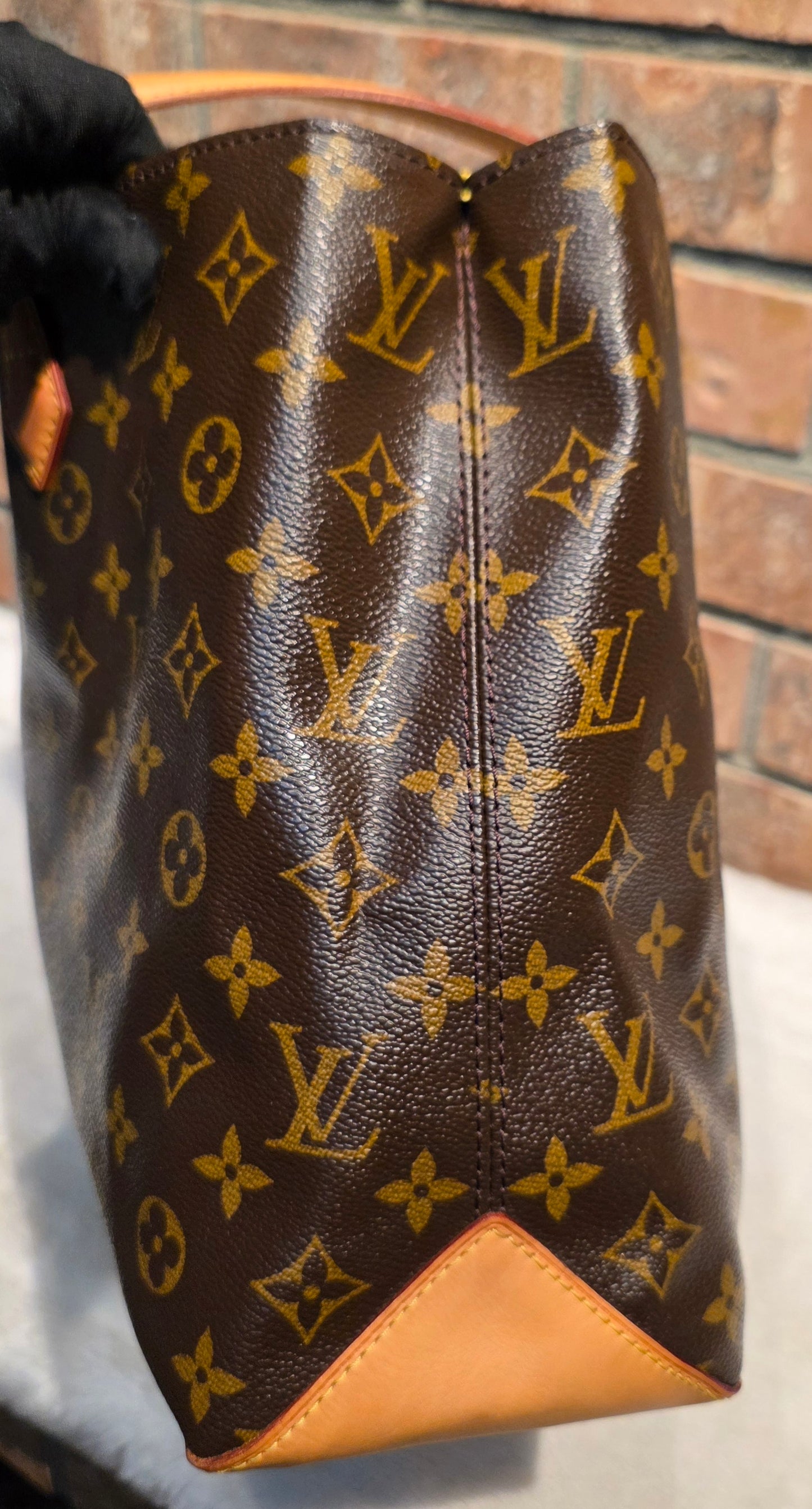 Authentic Louis Vuitton Wilshire MM Monogram