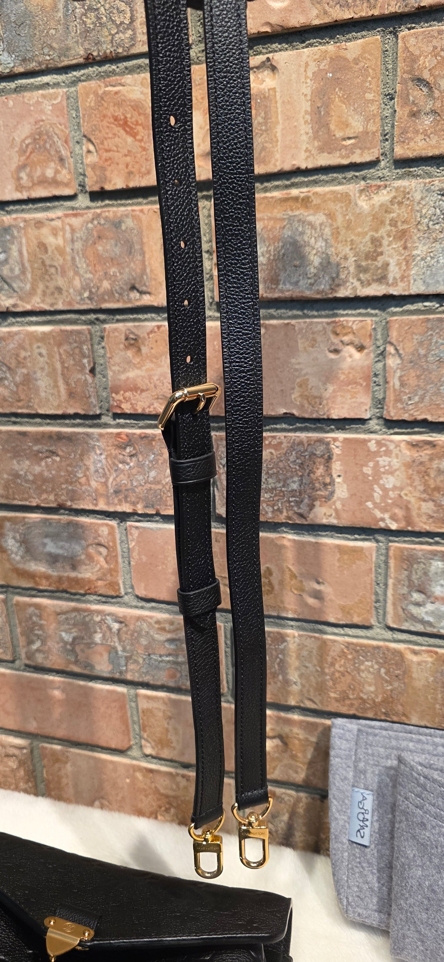 Authentic Louis Vuitton Pochette Metis Empreinte Noir