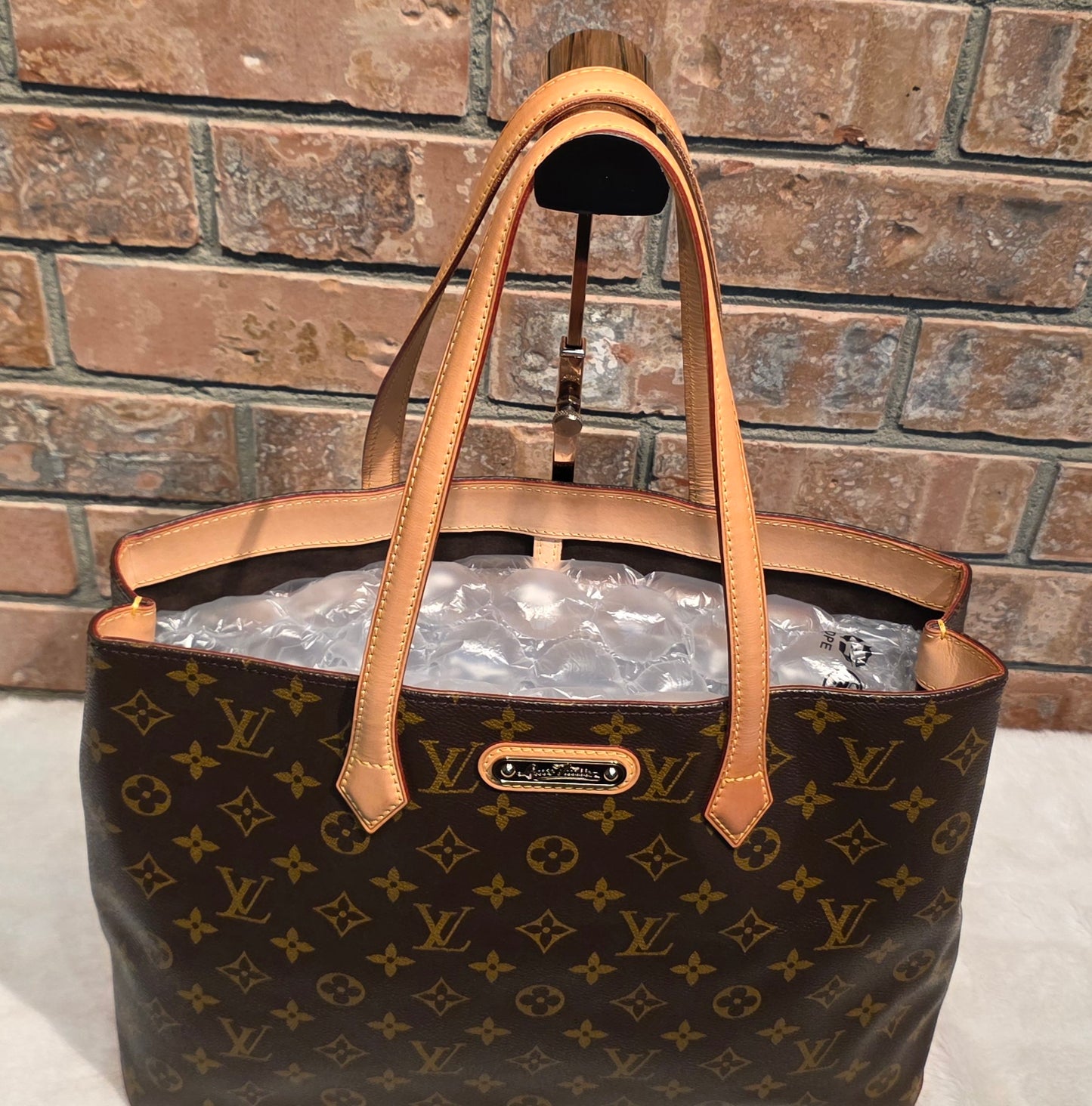 Authentic Louis Vuitton Wilshire MM Monogram
