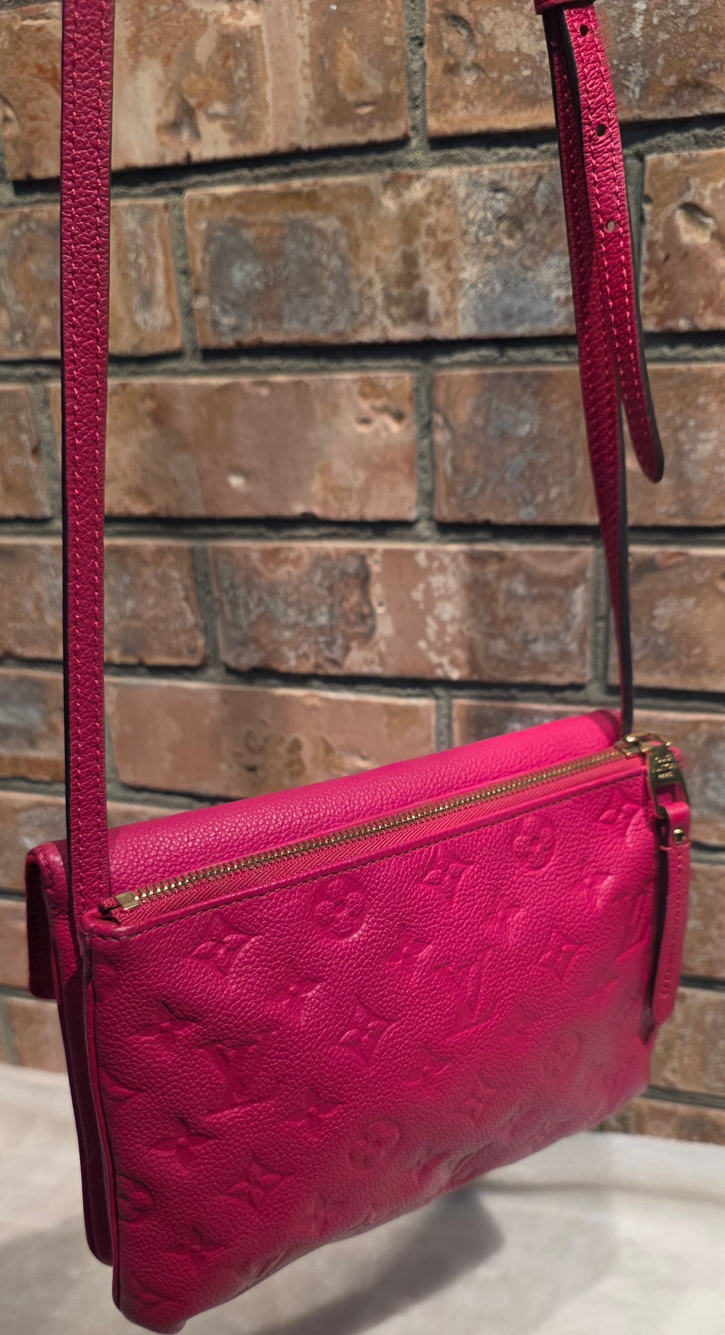 Authentic Louis Vuitton Twice/Twinset Pochette in Dahlia Pink