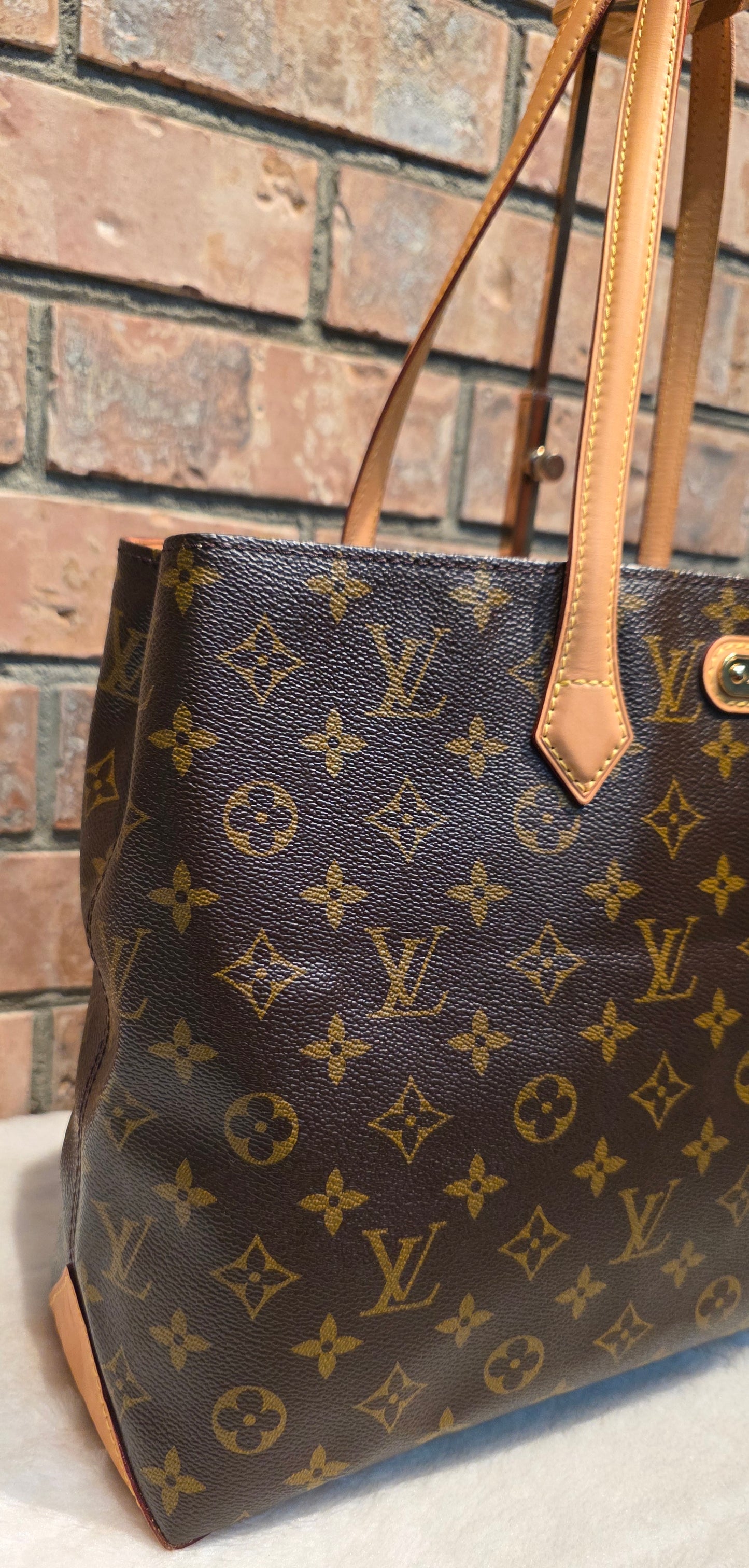 Authentic Louis Vuitton Wilshire MM Monogram