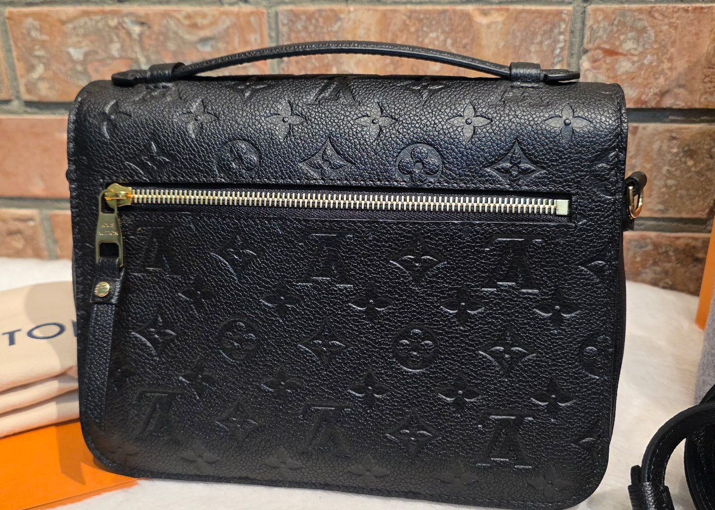Authentic Louis Vuitton Pochette Metis Empreinte Noir