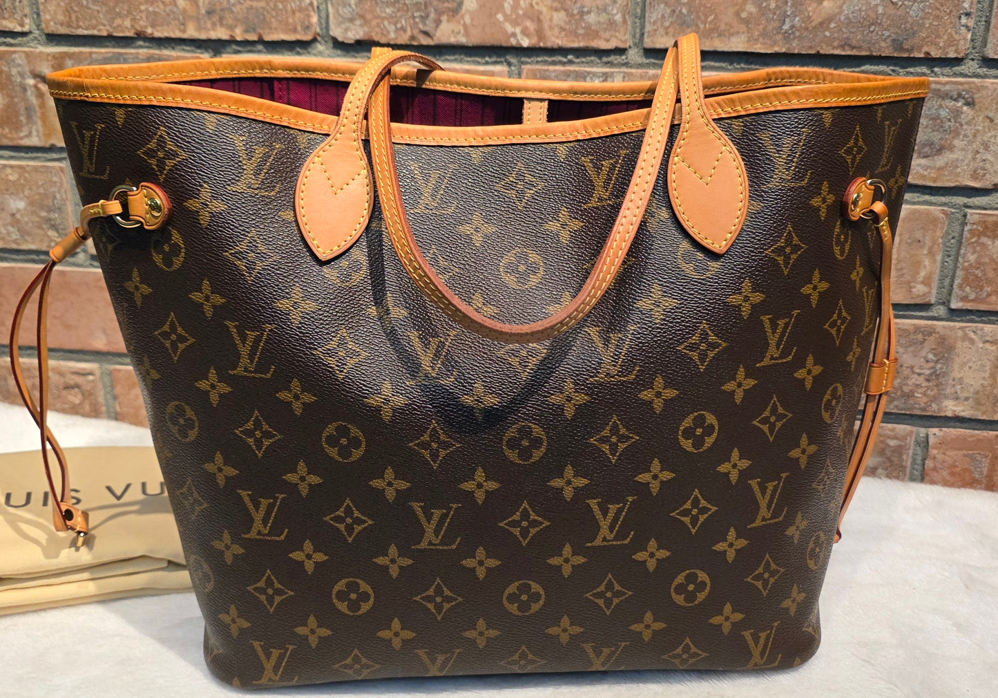 Authentic Neverfull MM Monogram Fuchsia Interior (BAG ONLY)