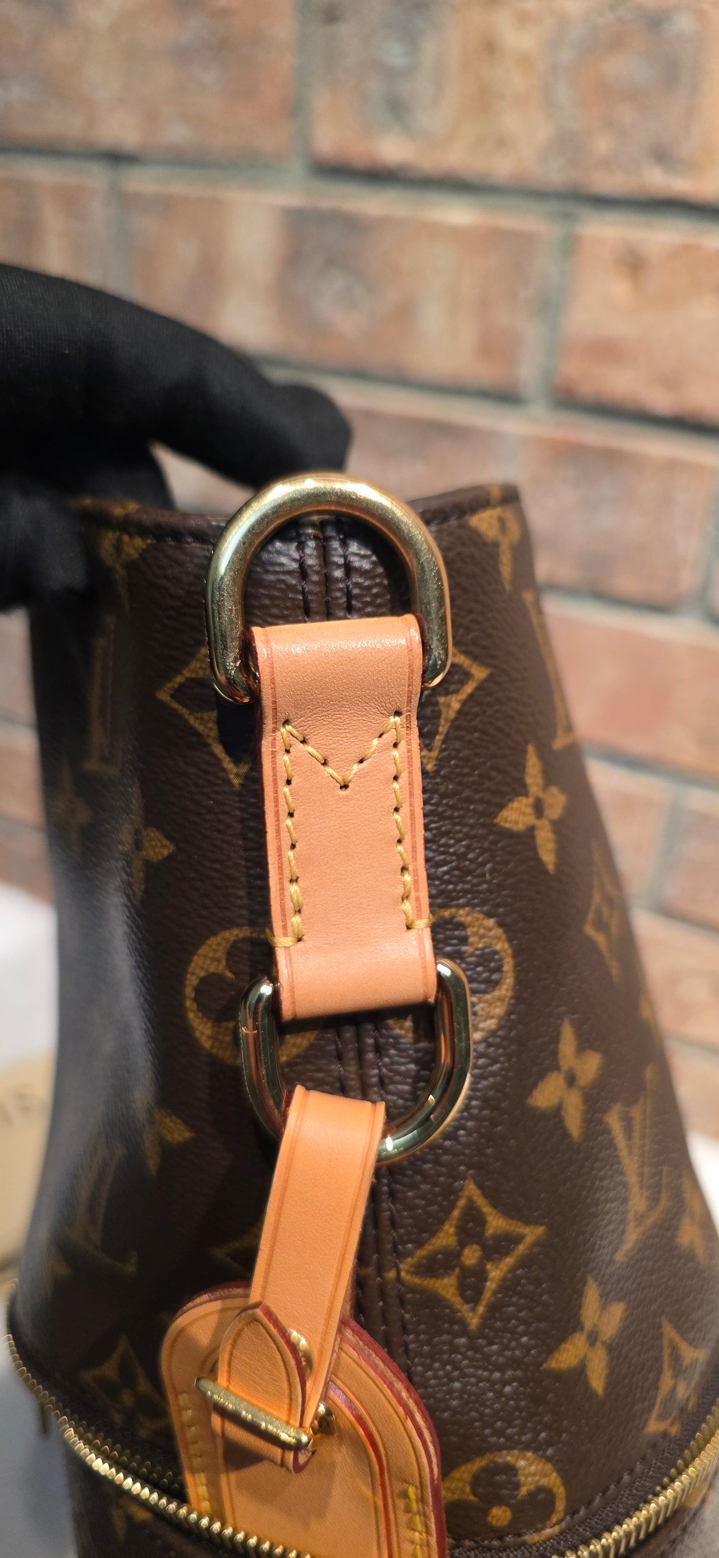 Authentic Louis Vuitton Melie Hobo (Short Handle Missing)