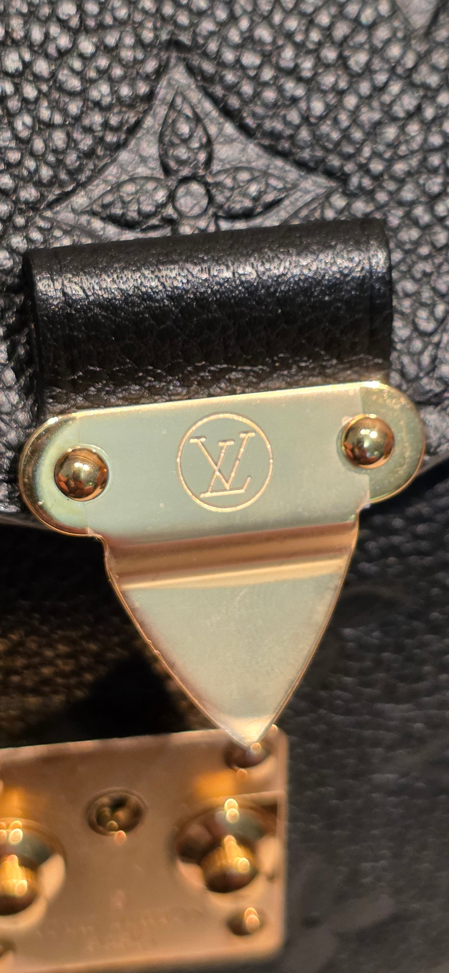 Authentic Louis Vuitton Pochette Metis Empreinte Noir