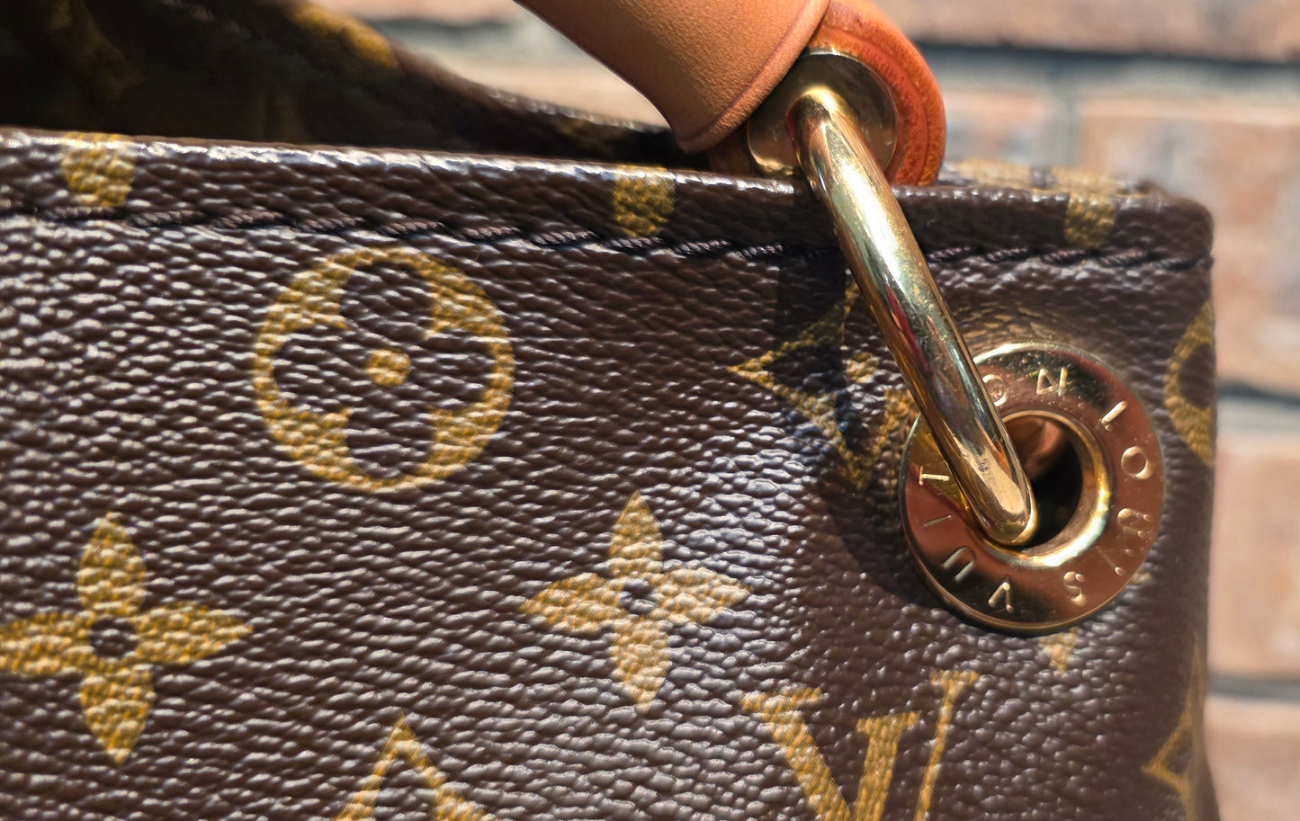 Authentic Louis Vuitton Artsy MM Monogram