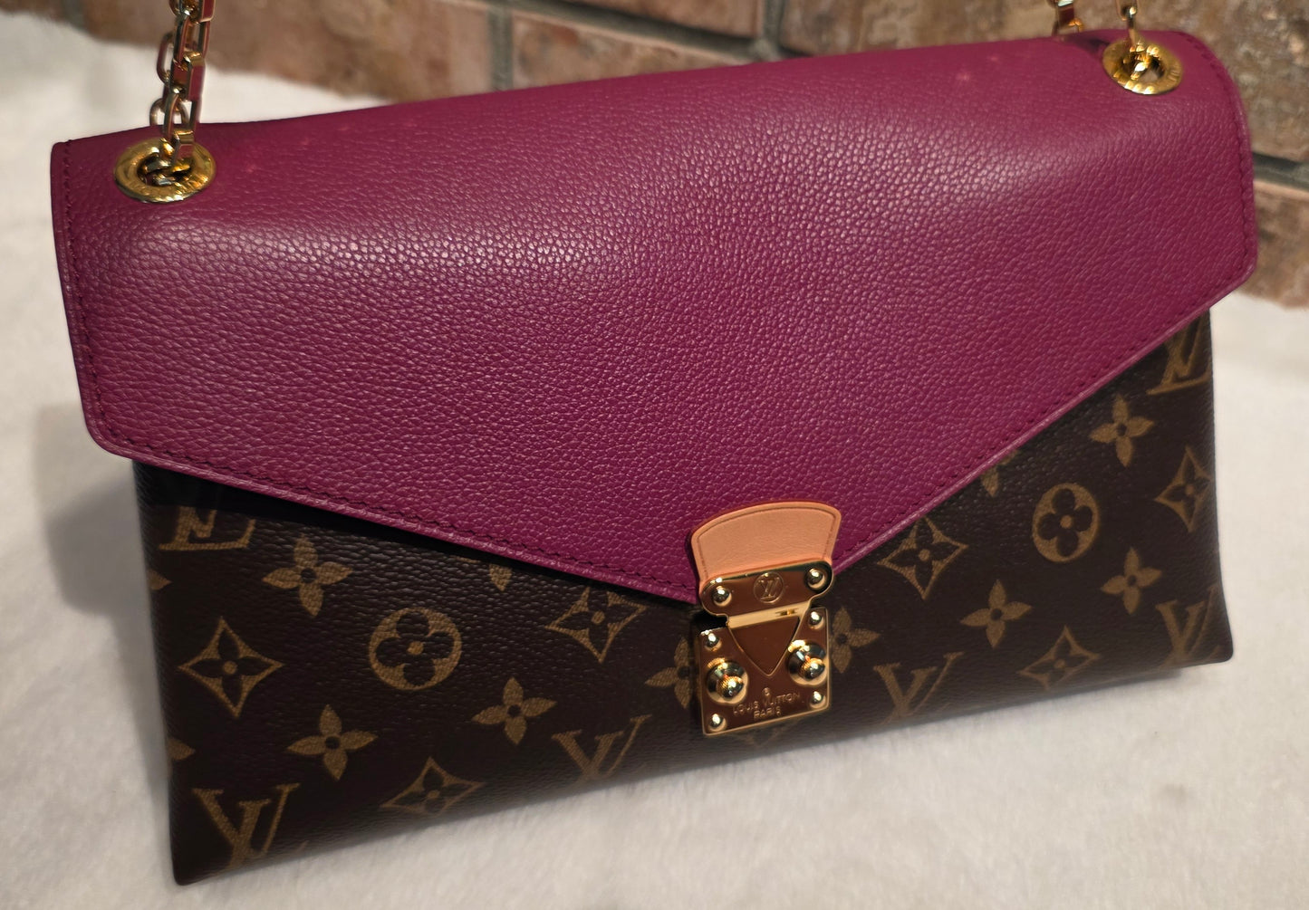 Authentic Louis Vuitton Pallas Chain in Aurore