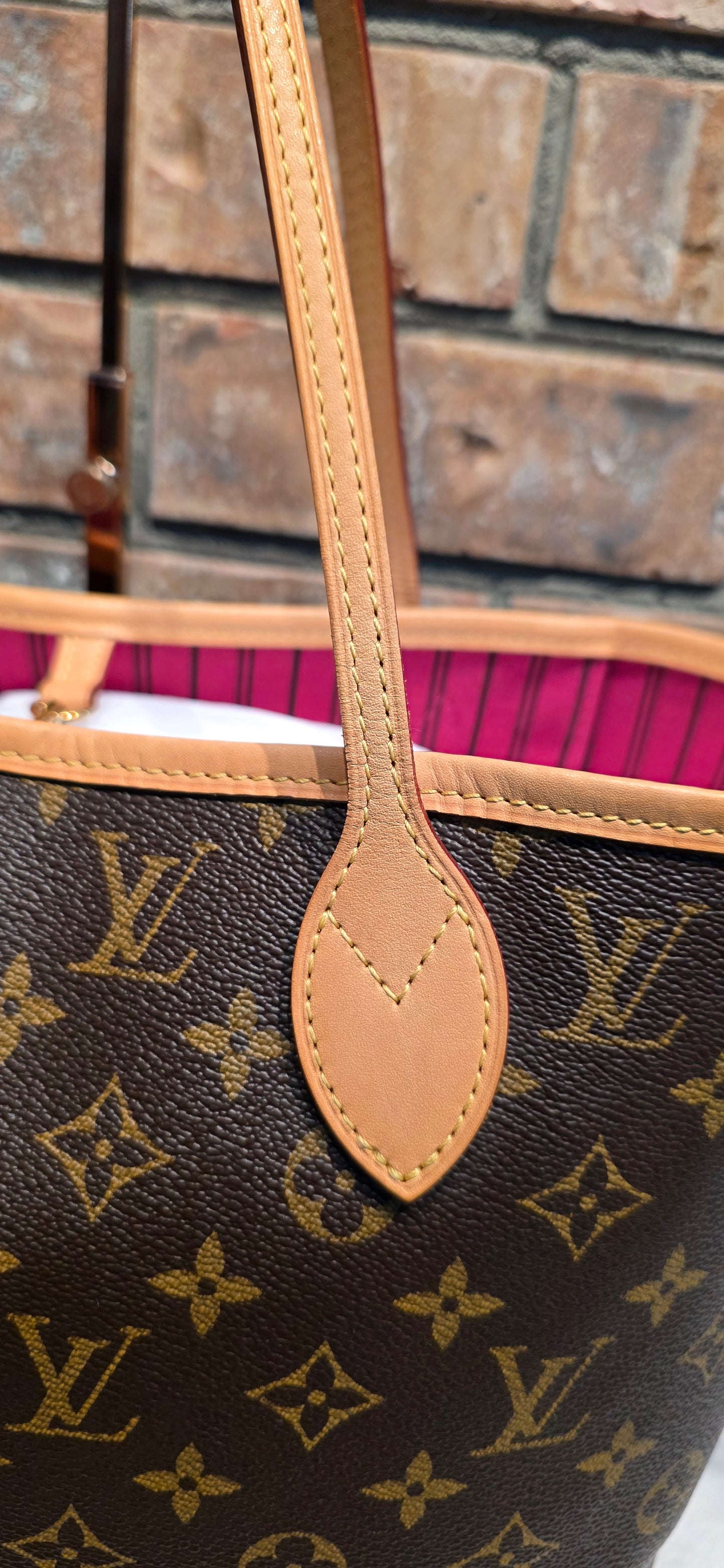 Authentic Louis Vuitton Neverfull MM (Pivoine Interior)
