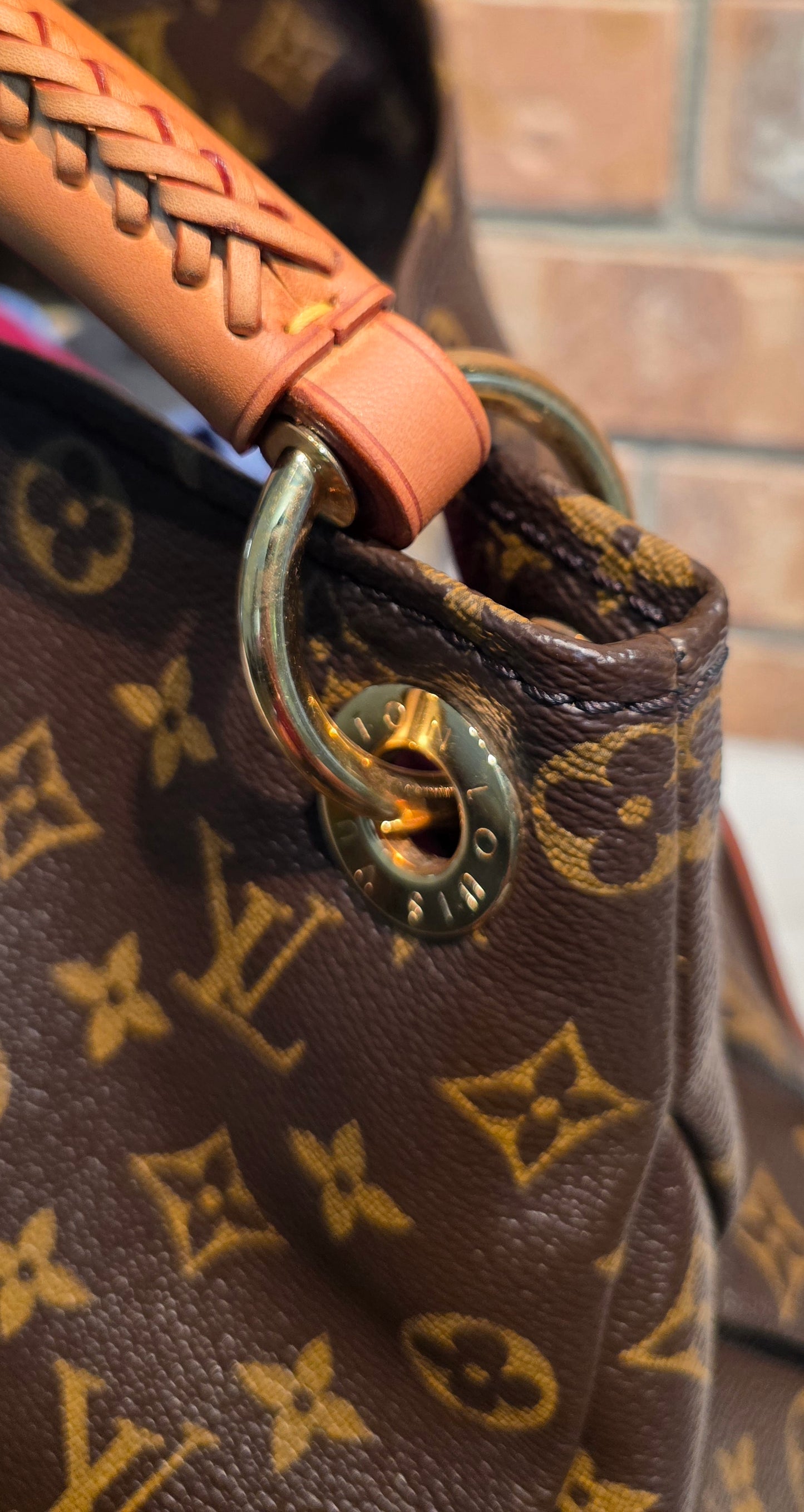 Authentic Louis Vuitton Artsy MM Monogram