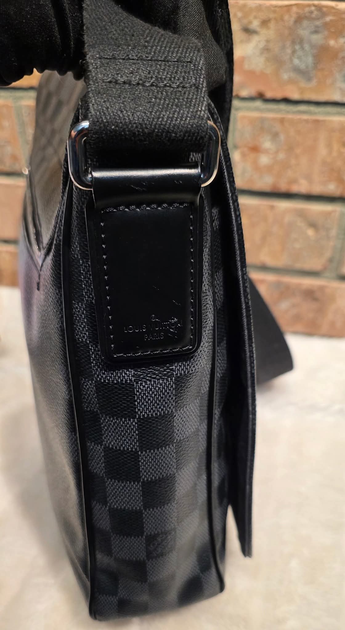 Authentic Louis Vuitton District MM