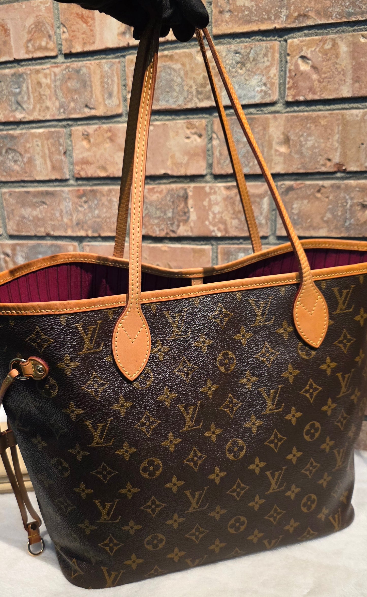 Authentic Neverfull MM Monogram Fuchsia Interior (BAG ONLY)