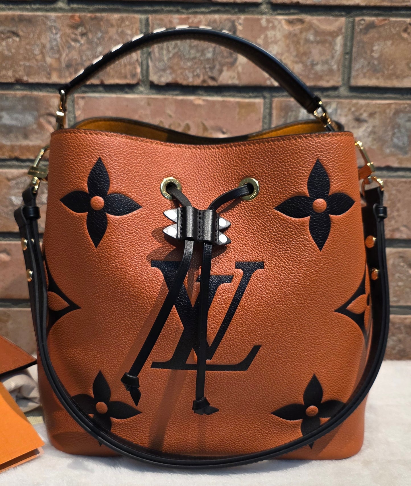 Authentic Louis Vuitton Crafty NeoNoe MM Giant Monogram in Caramel