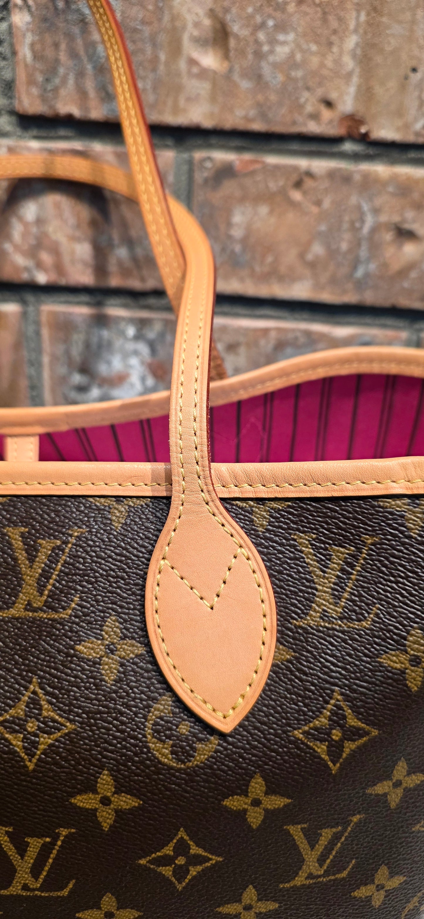 Authentic Louis Vuitton Neverfull MM (Pivoine Interior)