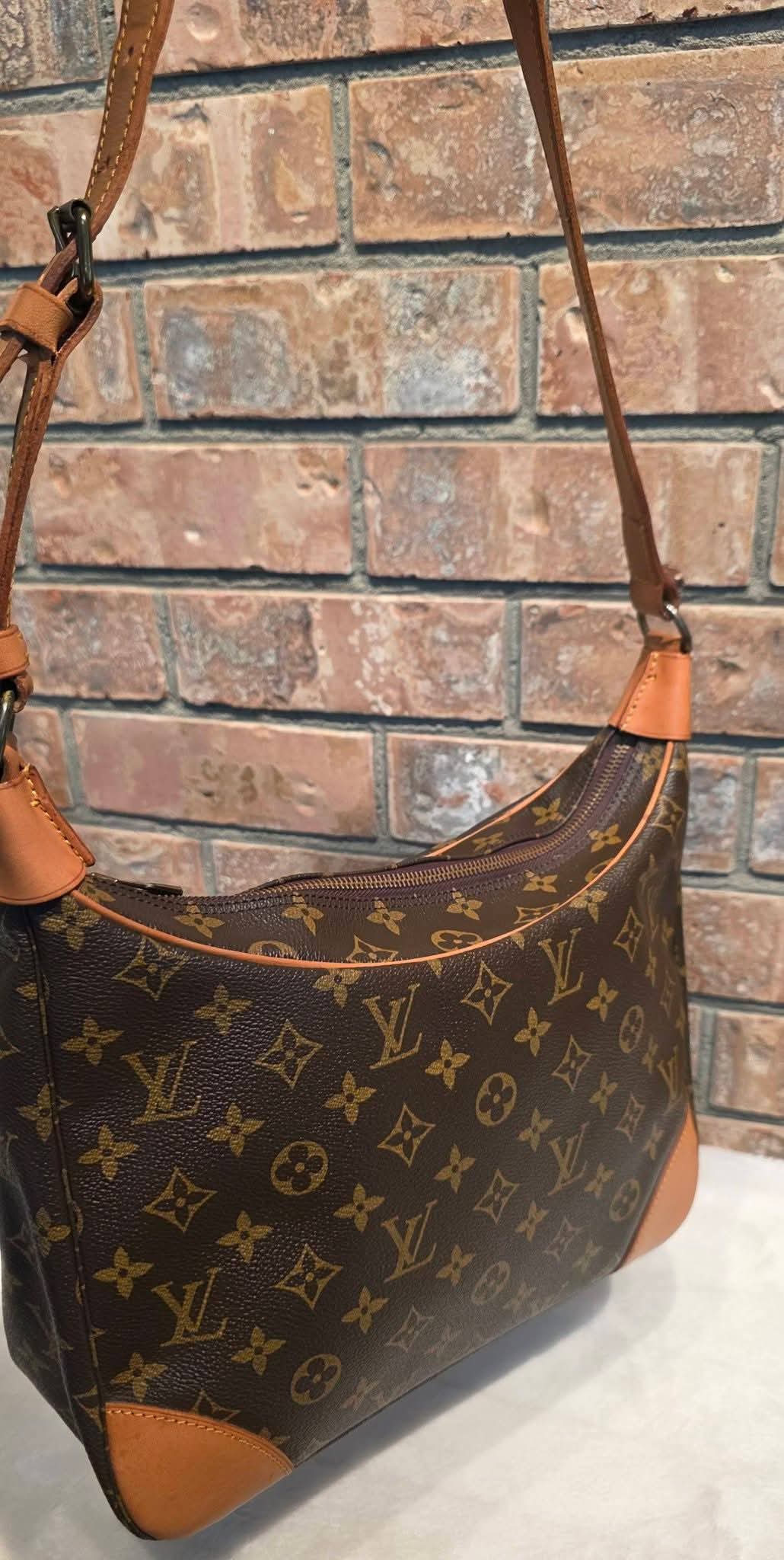 Authentic Louis Vuitton Boulogne 30