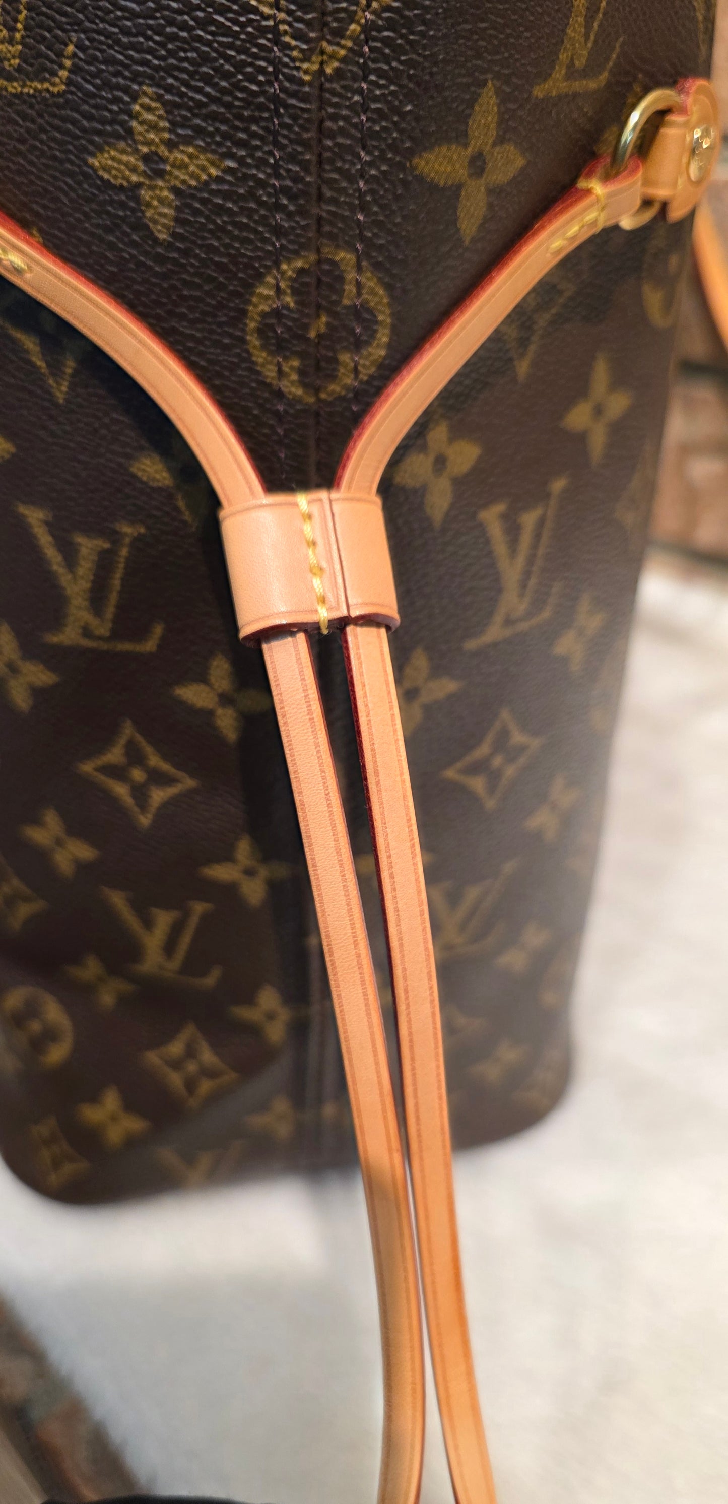 Authentic Louis Vuitton Neverfull MM (Pivoine Interior)