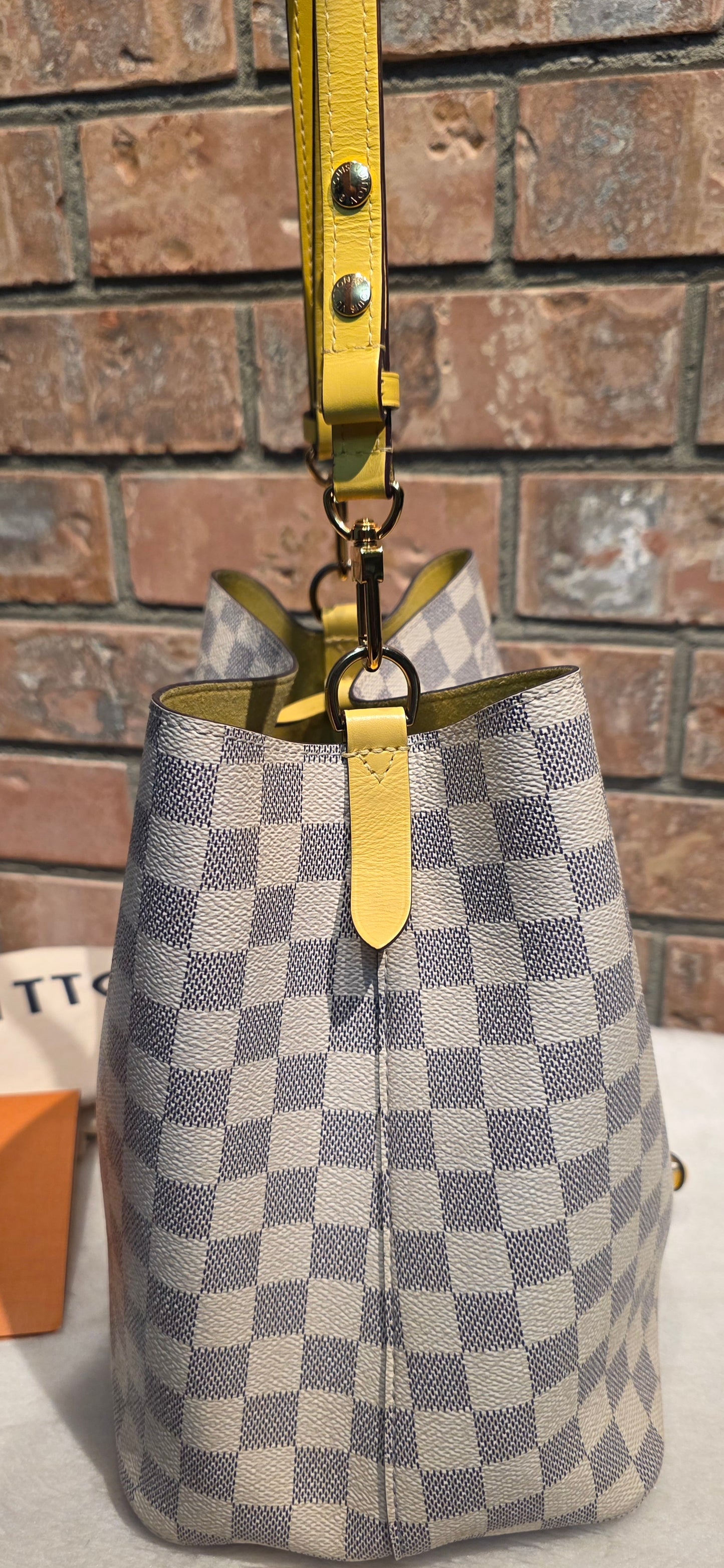 Authentic Louis Vuitton Neonoe MM Damier Azur in Pineapple