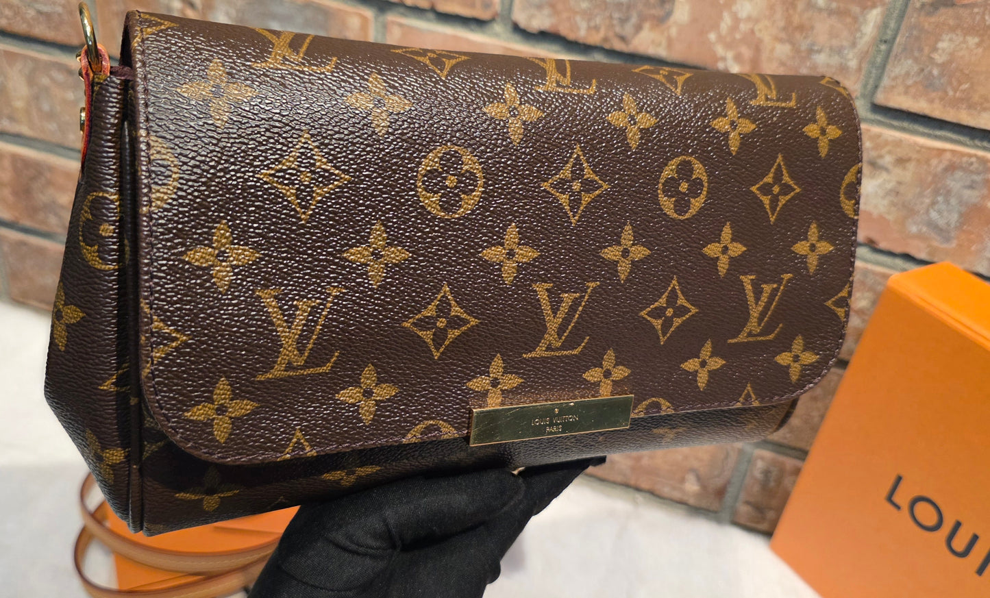 Authentic Louis Vuitton Favorite MM Monogram (SA4149)