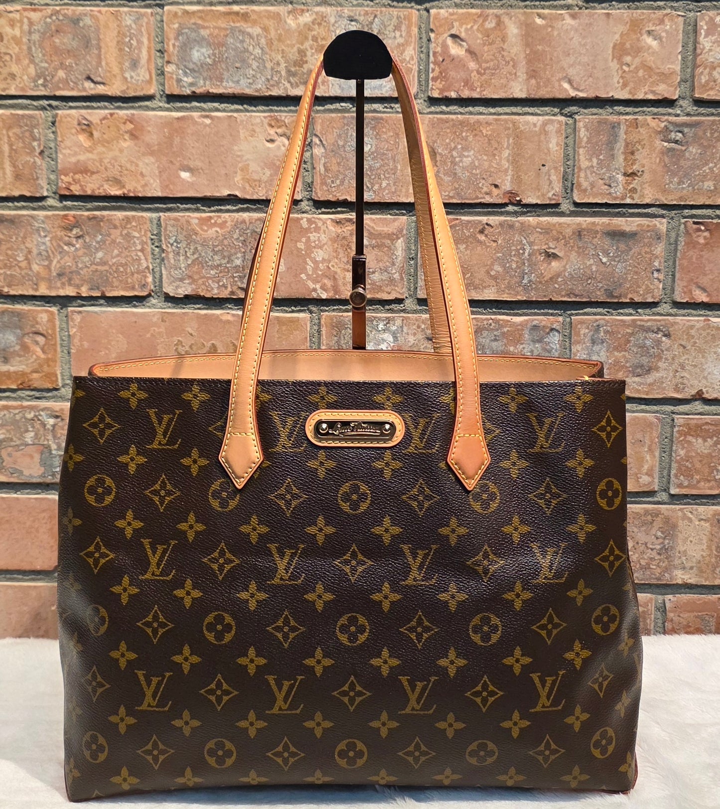 Authentic Louis Vuitton Wilshire MM Monogram