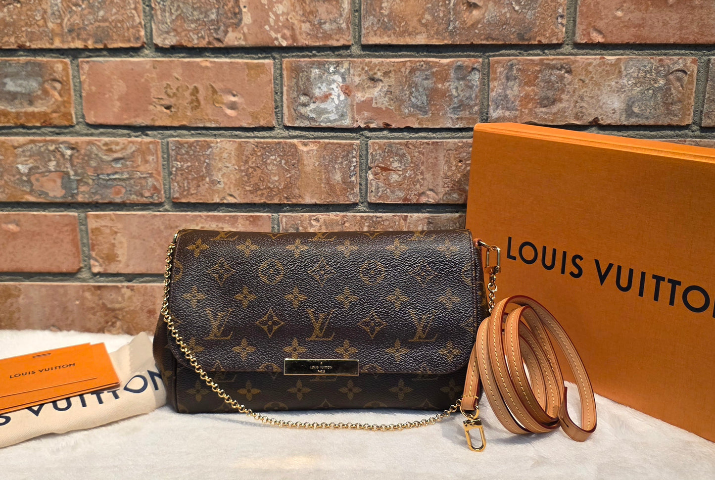 Authentic Louis Vuitton Favorite MM Monogram (SA4149)
