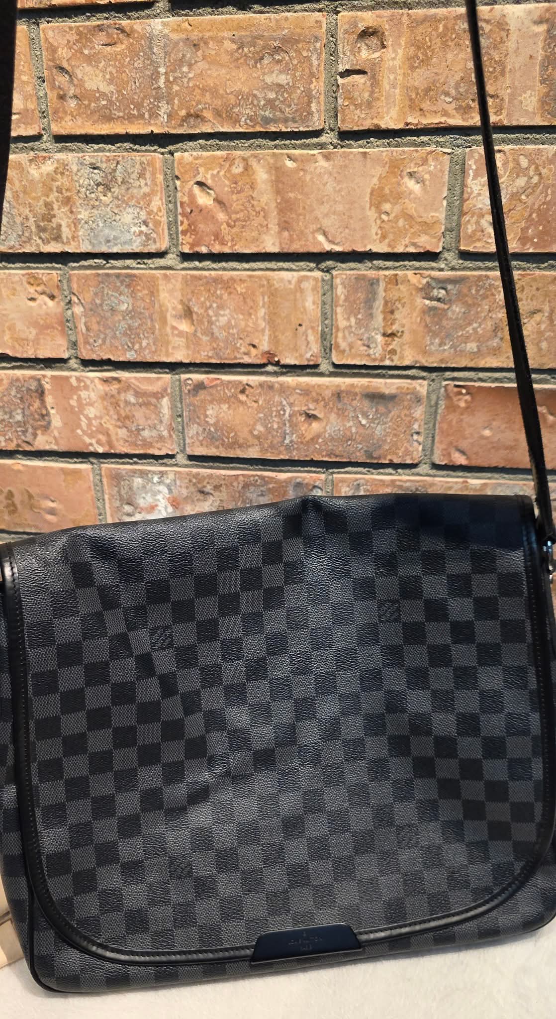 Authentic Louis Vuitton Daniel GM Damier Graphite
