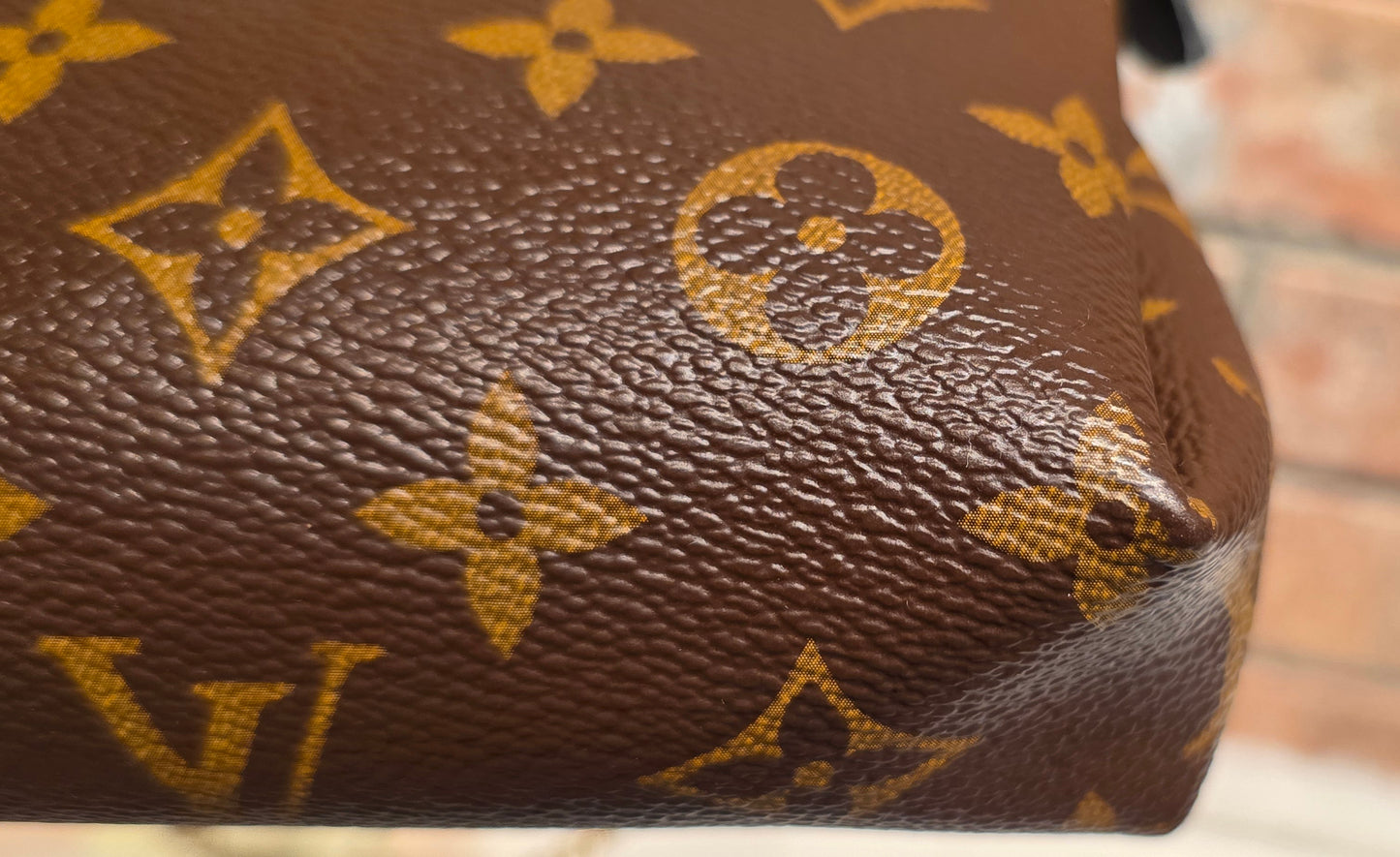 Authentic Louis Vuitton Pallas Clutch Noir