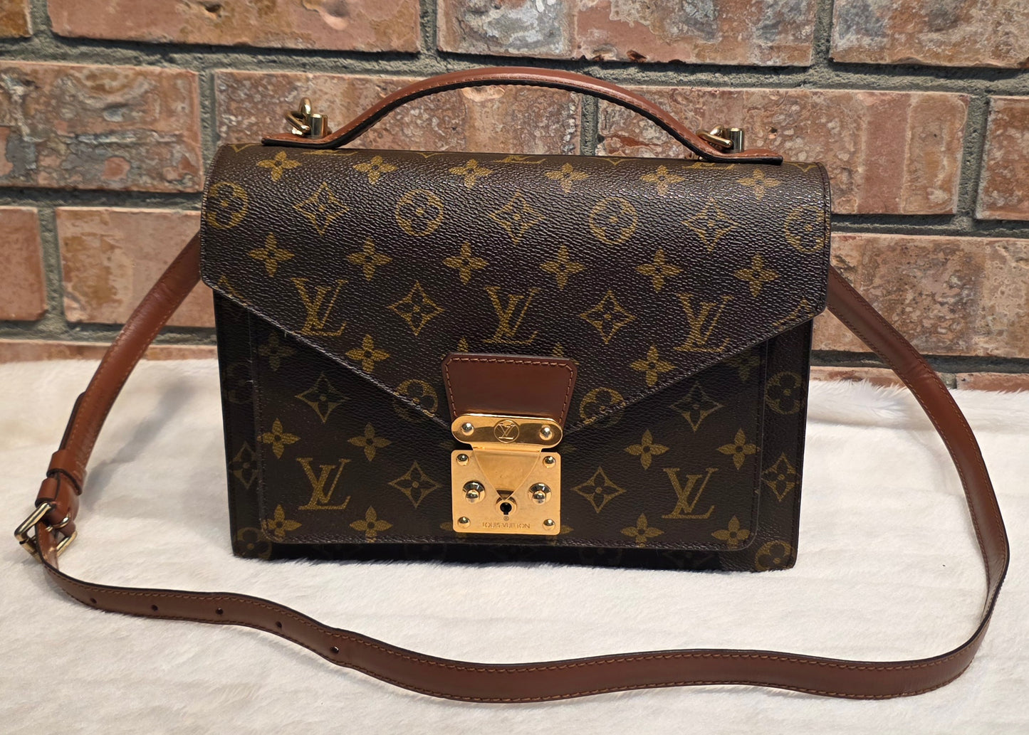 Authentic Louis Vuitton Monceau 26