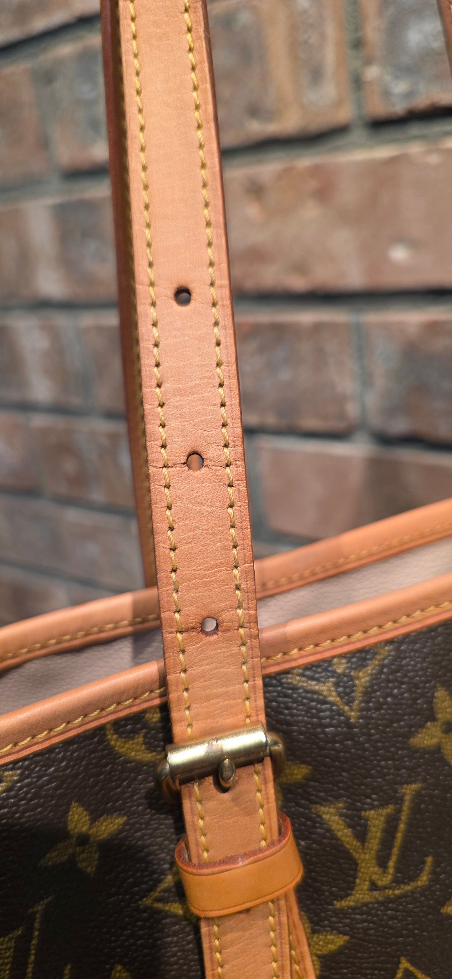 Authentic Louis Vuitton Bucket GM with Pouch