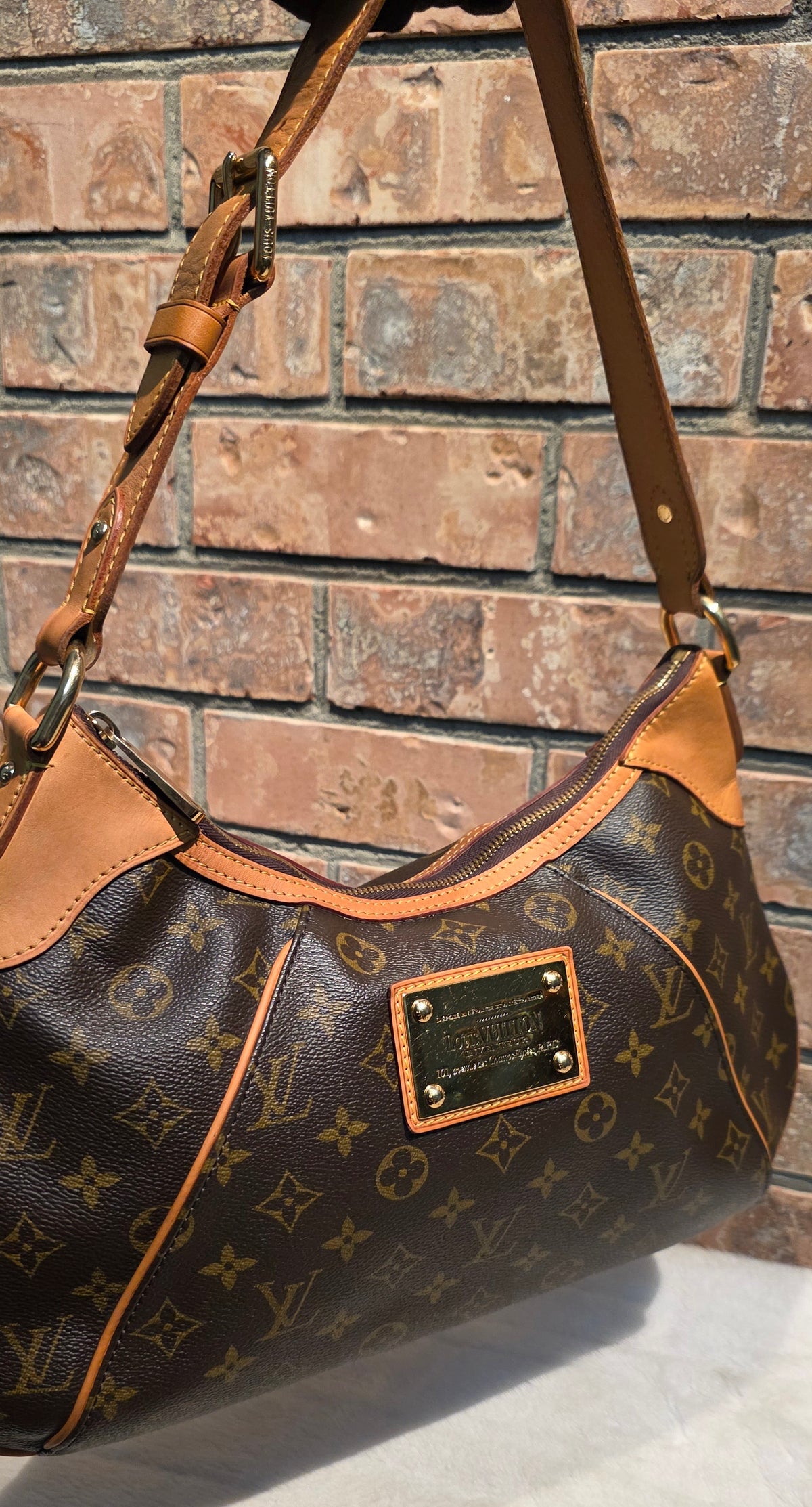Authentic Louis Vuitton Thames GM Monogram