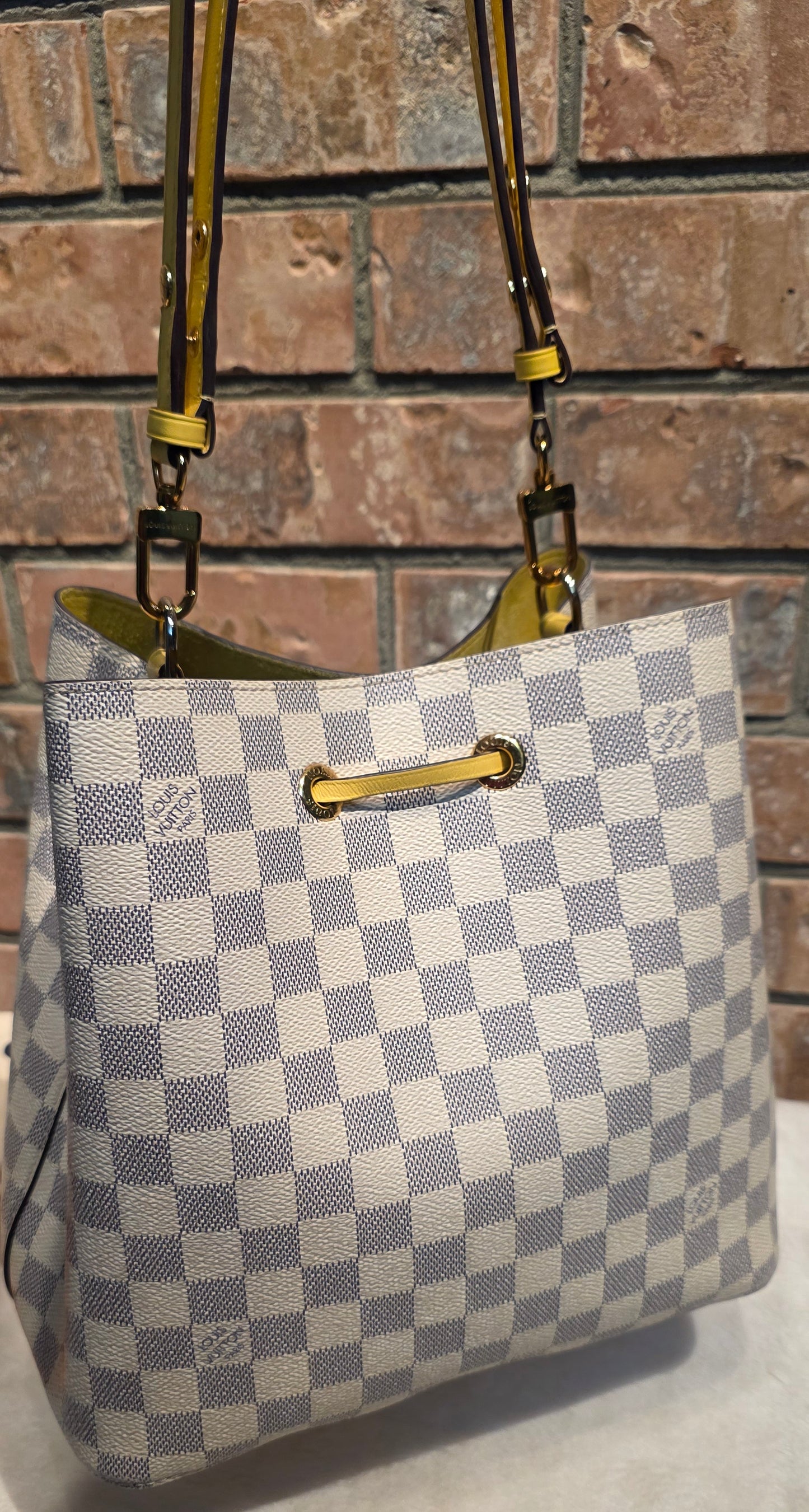 Authentic Louis Vuitton Neonoe MM Damier Azur in Pineapple