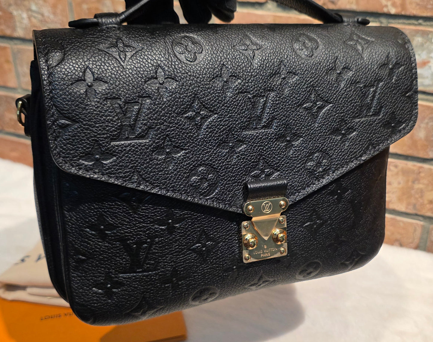 Authentic Louis Vuitton Pochette Metis Empreinte Noir