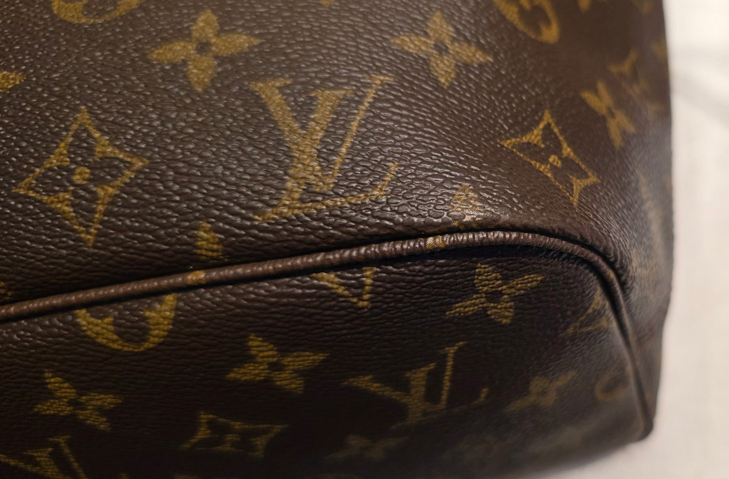 Authentic Louis Vuitton Neverfull MM Monogram