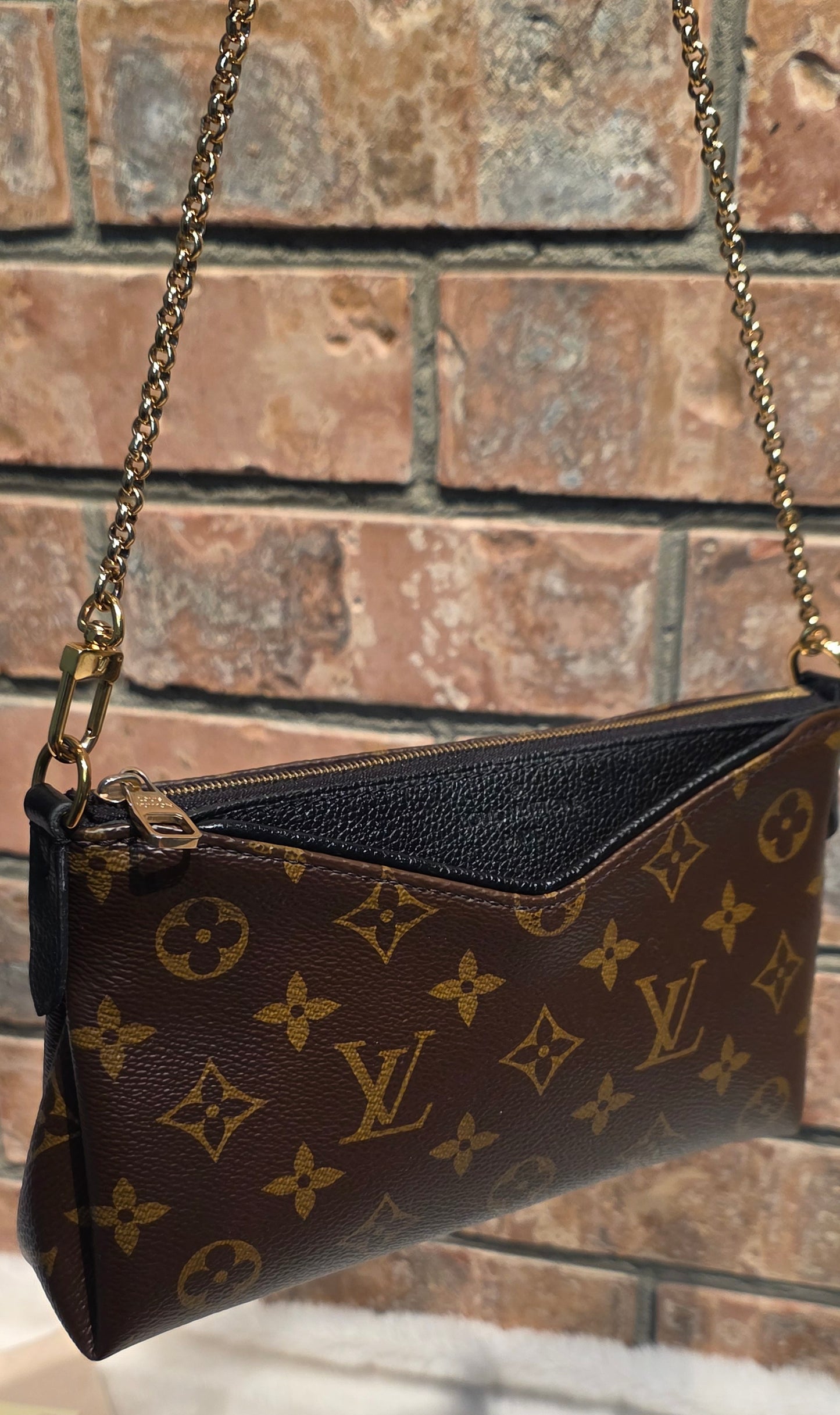 Authentic Louis Vuitton Pallas Clutch Noir
