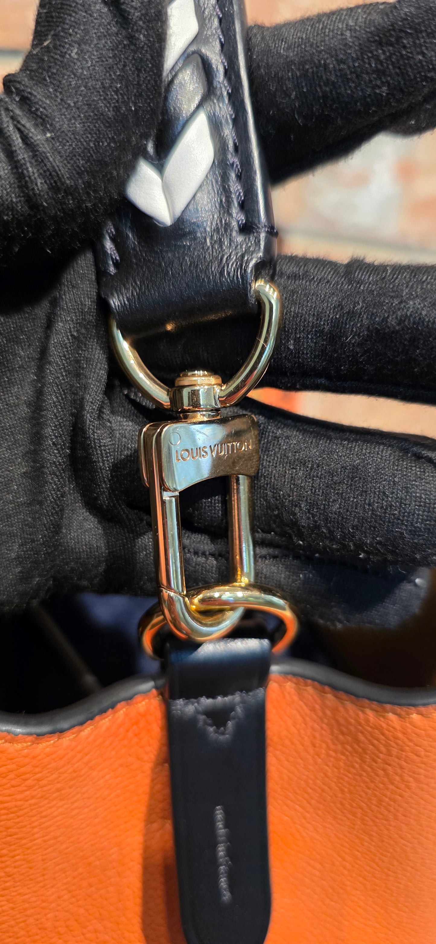 Authentic Louis Vuitton Crafty NeoNoe MM Giant Monogram in Caramel