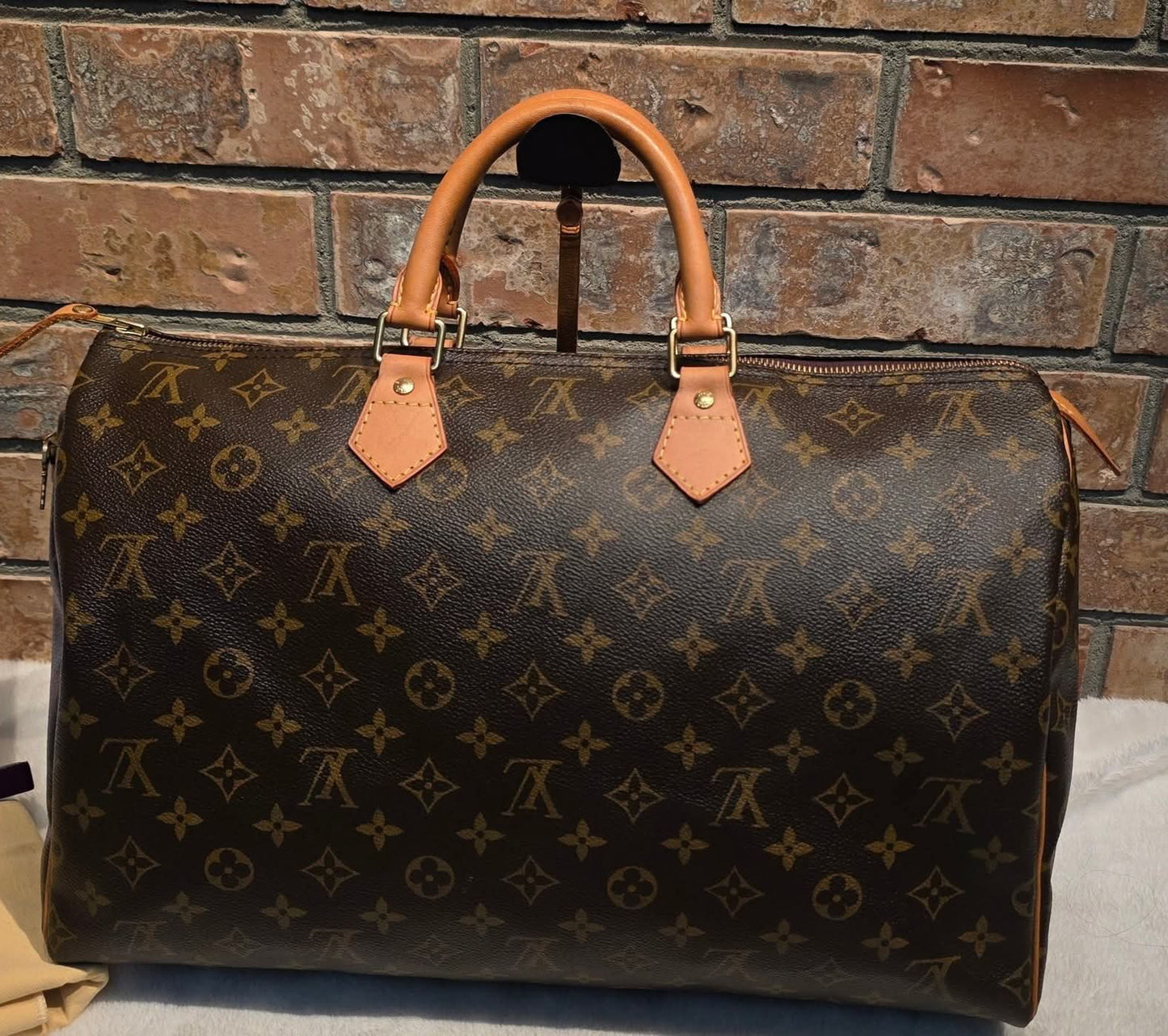 Authentic Louis Vuitton Speedy 40 Monogram
