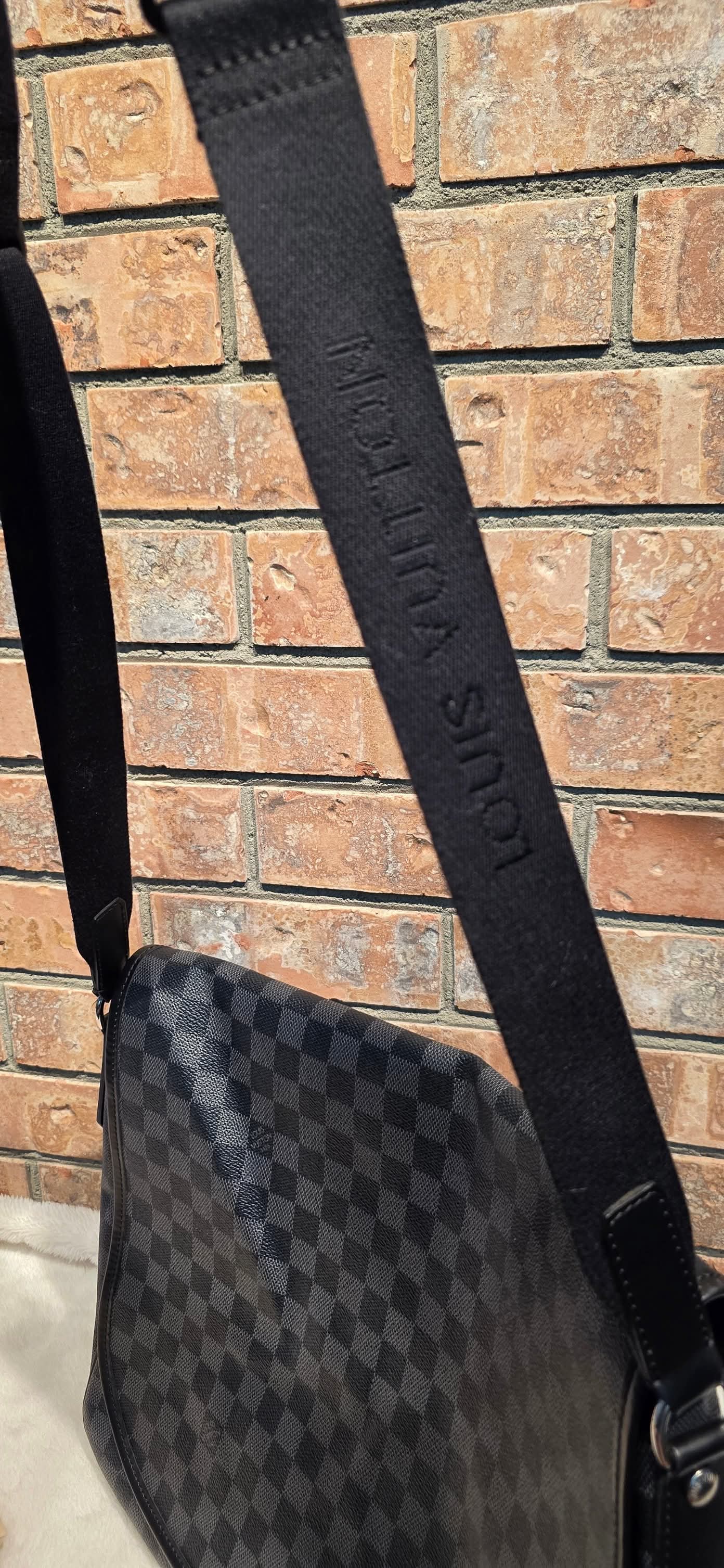 Authentic Louis Vuitton Daniel GM Damier Graphite