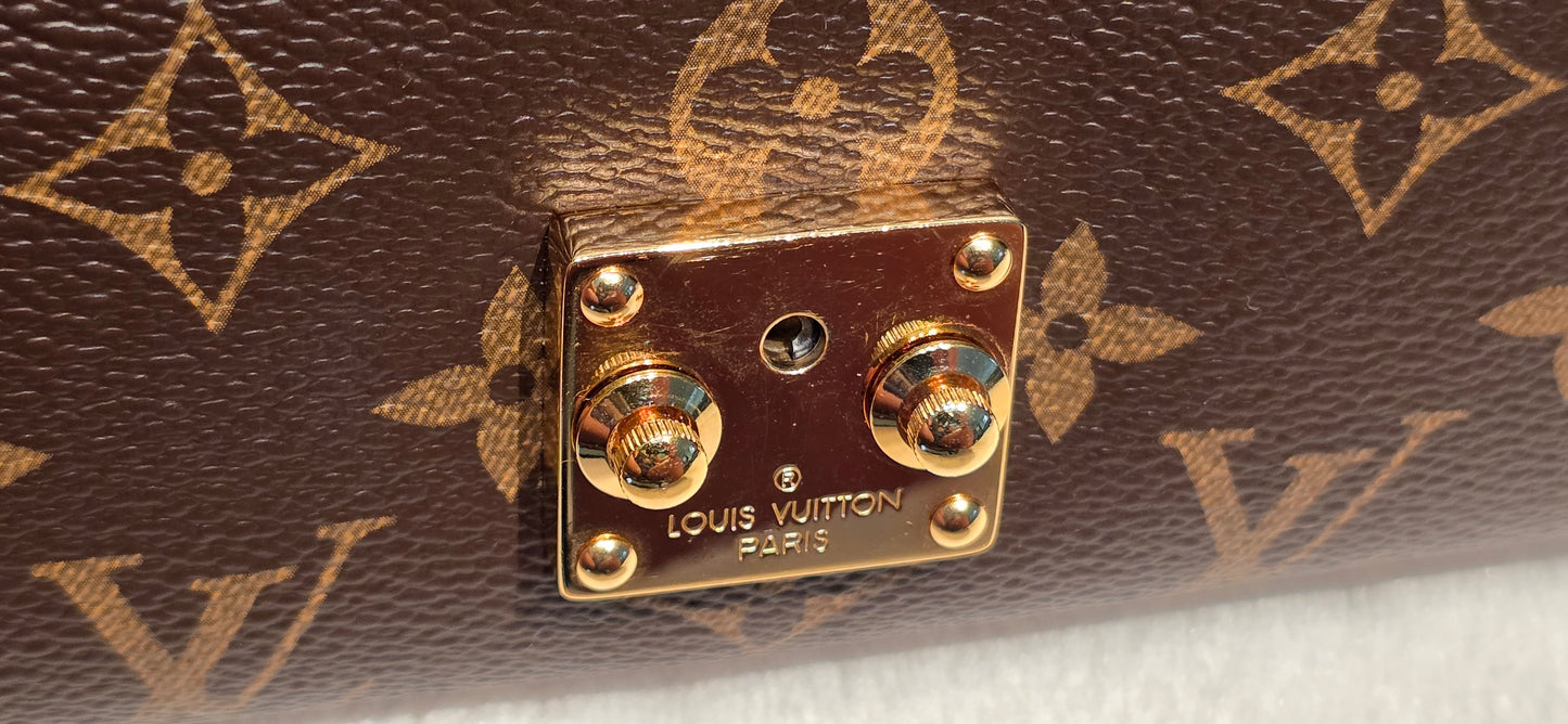 Authentic Louis Vuitton Pallas Chain in Aurore