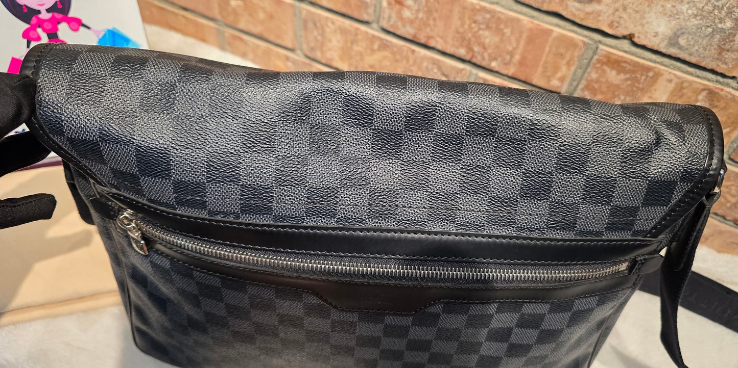 Authentic Louis Vuitton Daniel GM Damier Graphite