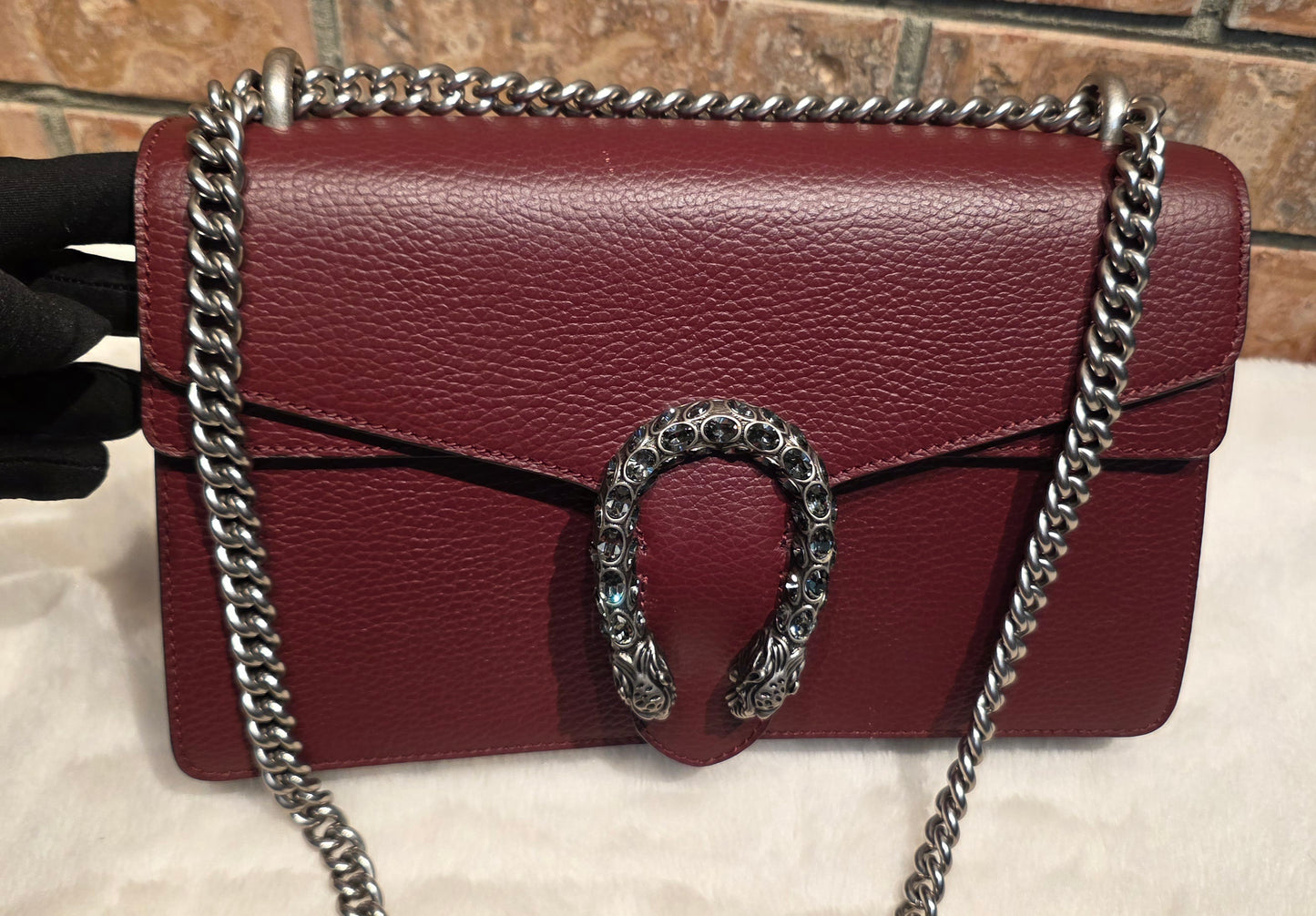 Authentic Gucci Dionysus Shoulder Bag in Burgundy