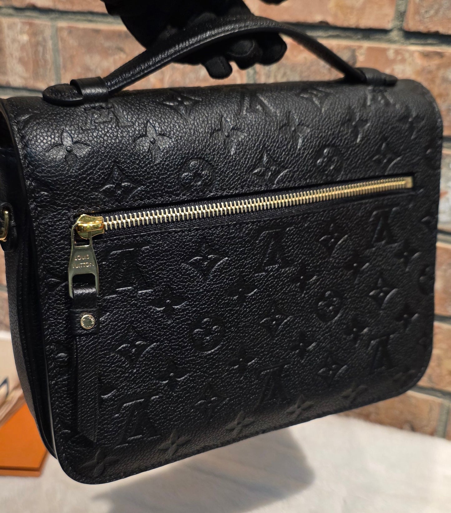 Authentic Louis Vuitton Pochette Metis Empreinte Noir