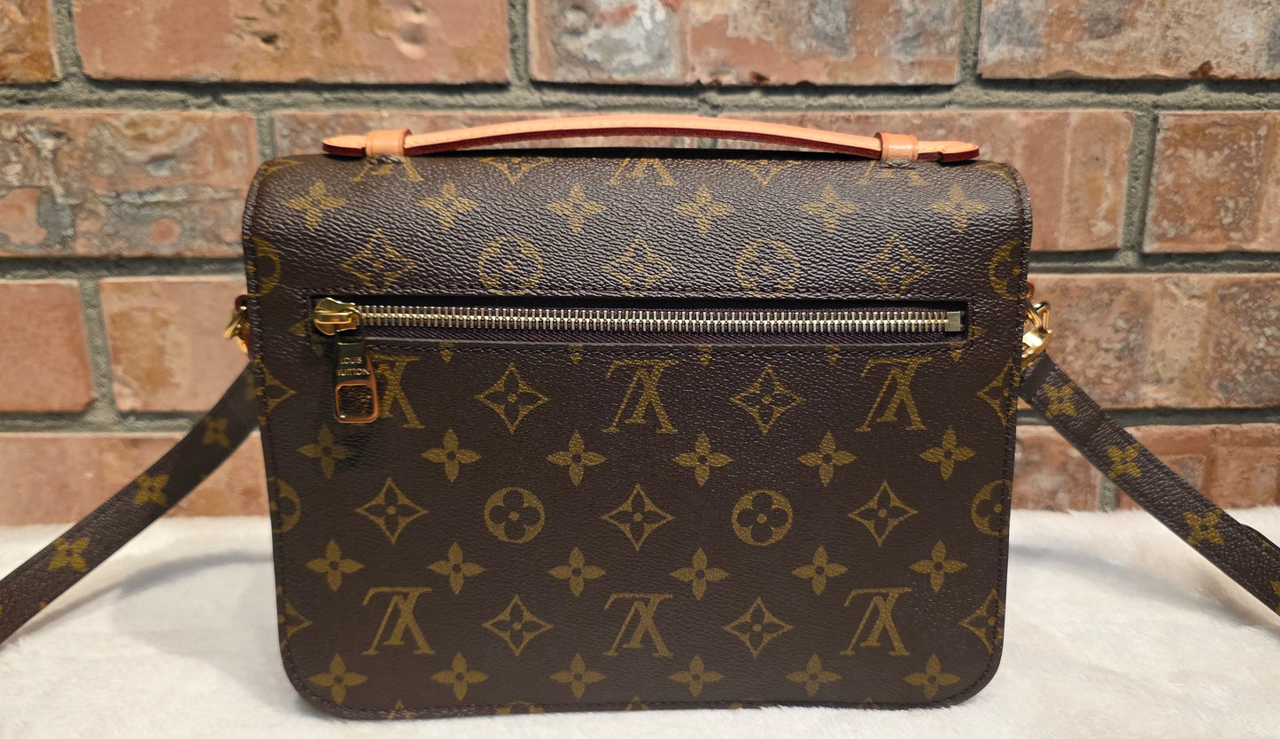 Authentic Louis Vuitton Pochette Metis Monogram