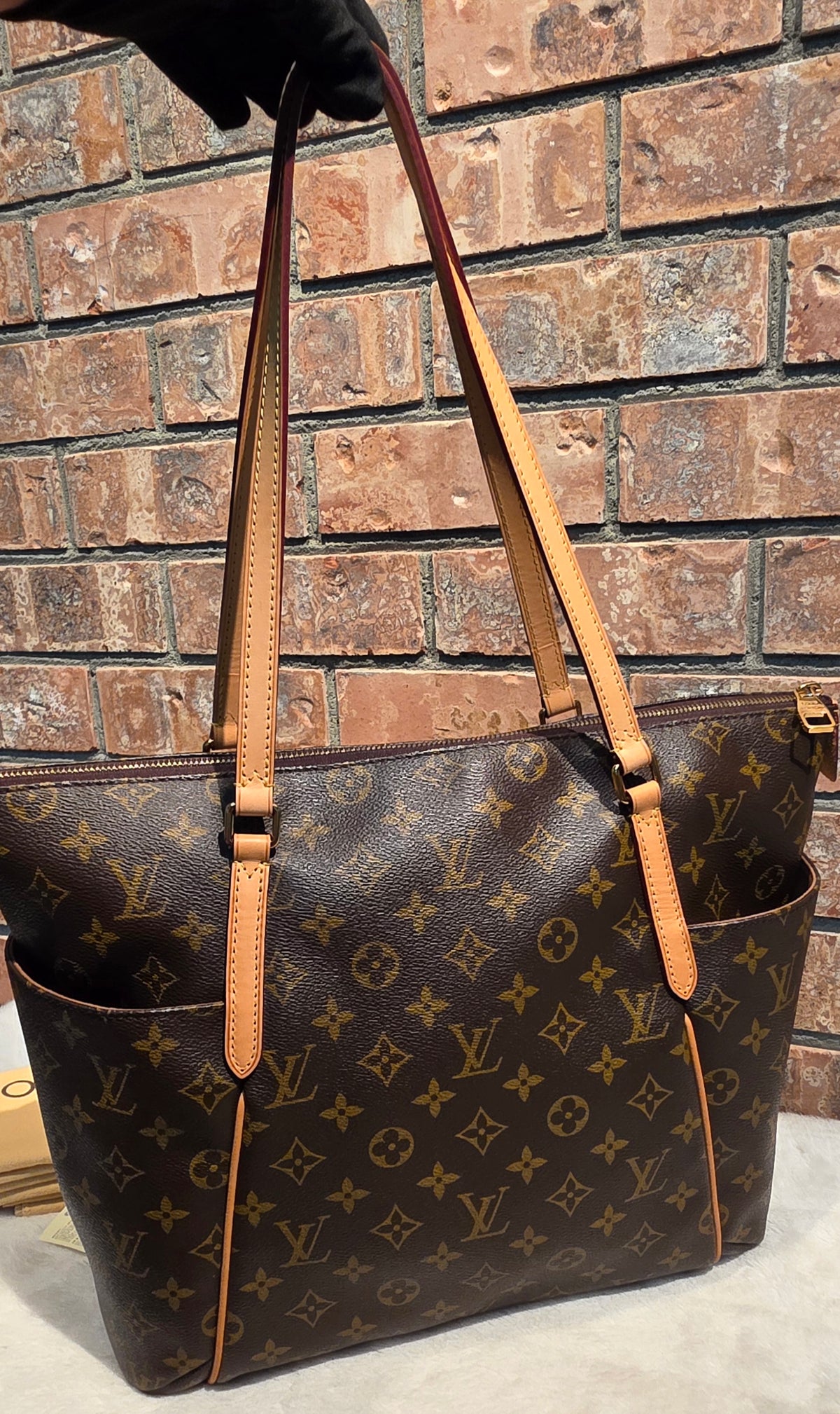Authentic Louis Vuitton Totally MM Monogram