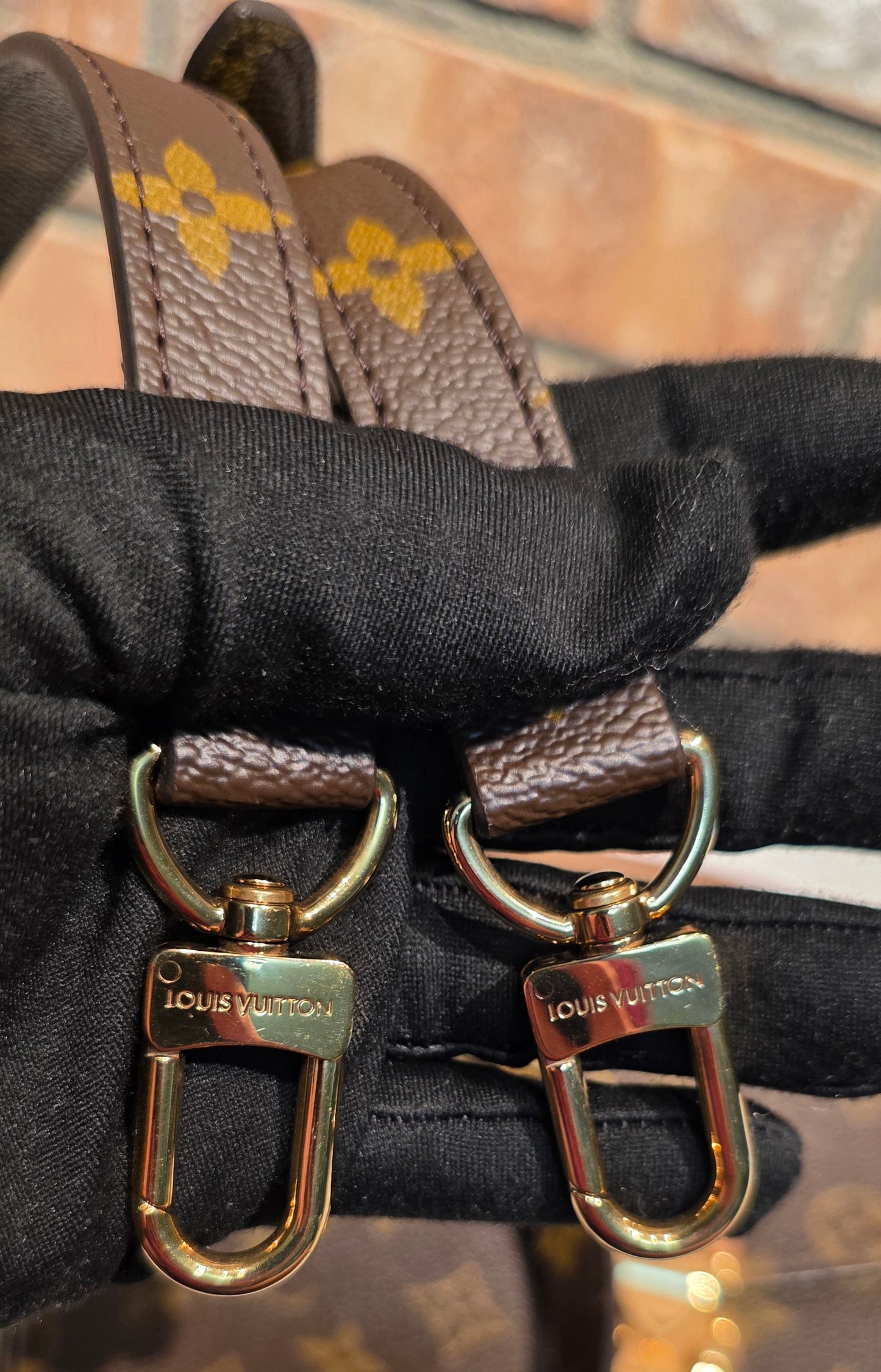 Authentic Louis Vuitton Pochette Metis Monogram