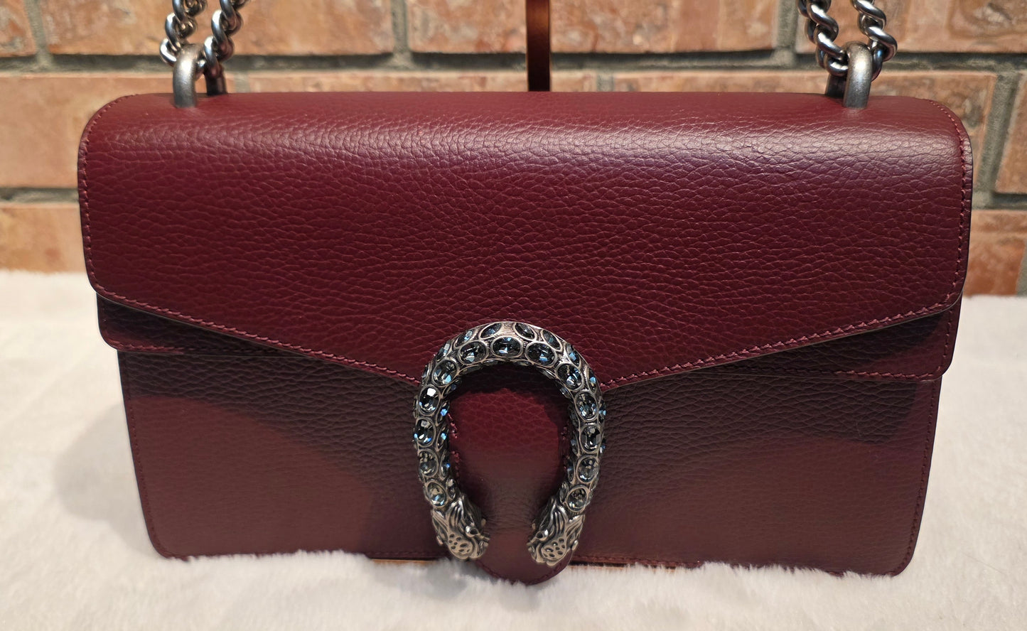 Authentic Gucci Dionysus Shoulder Bag in Burgundy