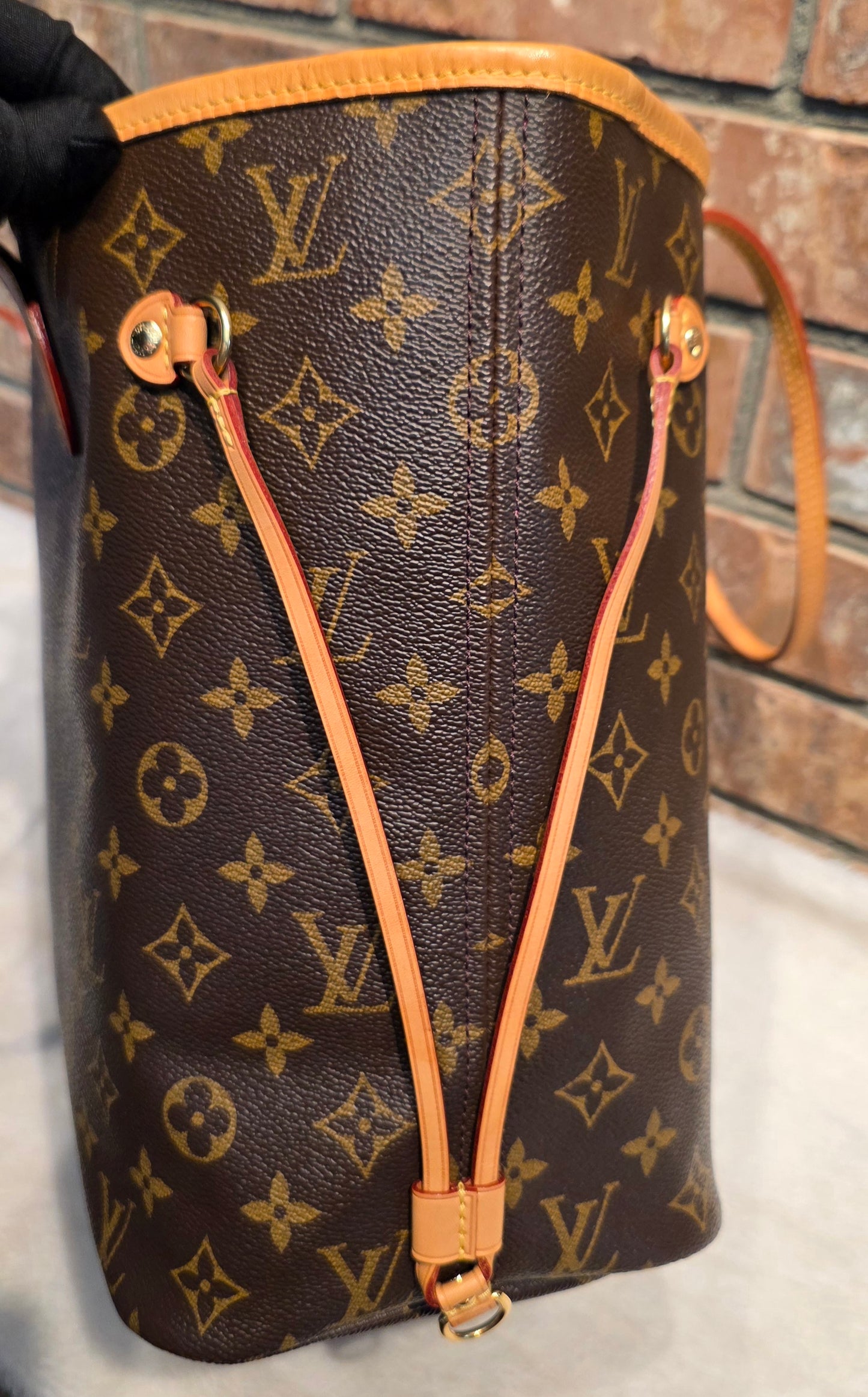 Authentic Louis Vuitton Neverfull MM (Pivoine Interior)
